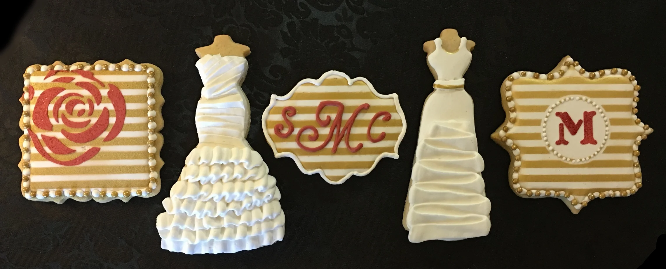 Modern bride: Gold and black