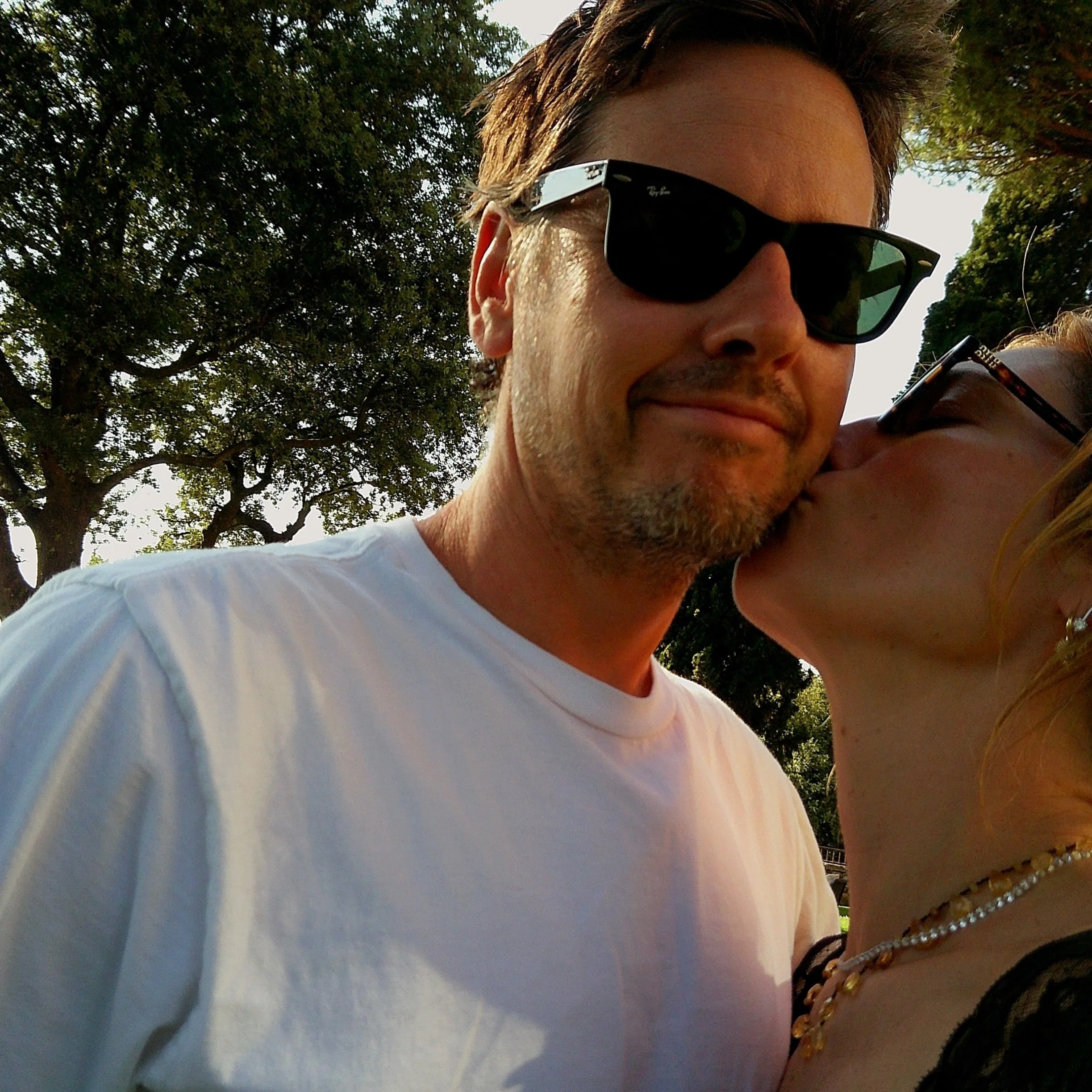 Crazy to think you can just meet someone at a bar and it can turn into a whole life. 

Happy 10 years married to my favorite person, the best dad, friend and partner, and the funniest person I know (even if I only understand half of your jokes). 

IL