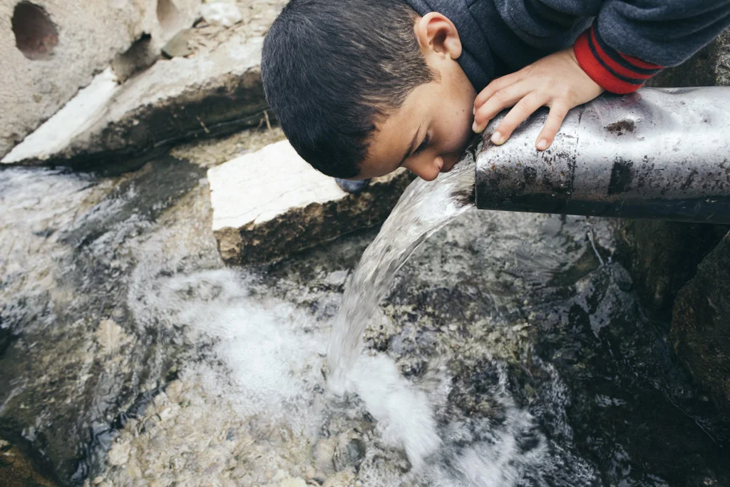 The WHO estimates the first victims of a lack of access to clean water are children: every two minutes one child under five and one infant per minute lose their life to infections related to poor water availability © Gianluca Cecere