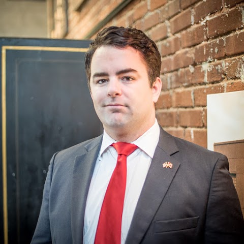 Caskey Headshot.jpg