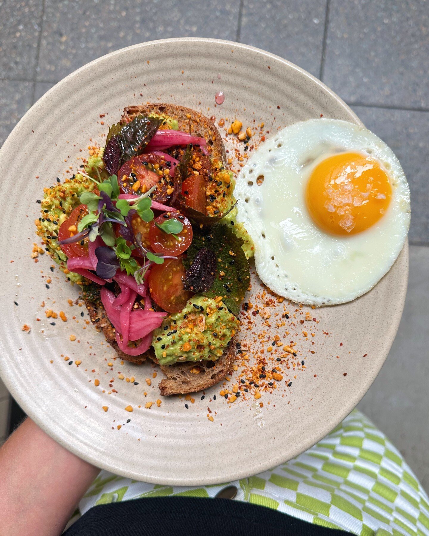 Do you even avo? Ours is smashed on rye with heirloom tomatoes, shiso, pickled onion, aleppo pepper &amp; almond furikake. On all day.