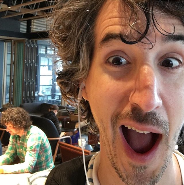 Ha, I thought for a second that was Howard Stern behind me, but it&rsquo;s clearly not him. It&rsquo;s just a guy who looks like him. Happy Friday, y&rsquo;all! If you have an audition this weekend, break a flippin&rsquo; leg.
*
*
*
*
*
#celebrityloo