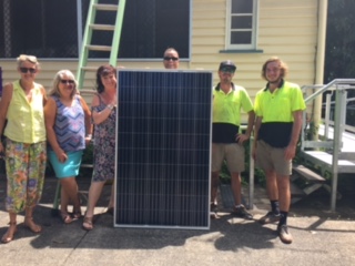 Robyn Perry (Director), Karla Eldridge, Shelly Richards, Sara Harris and the installation crew from NQ Solar