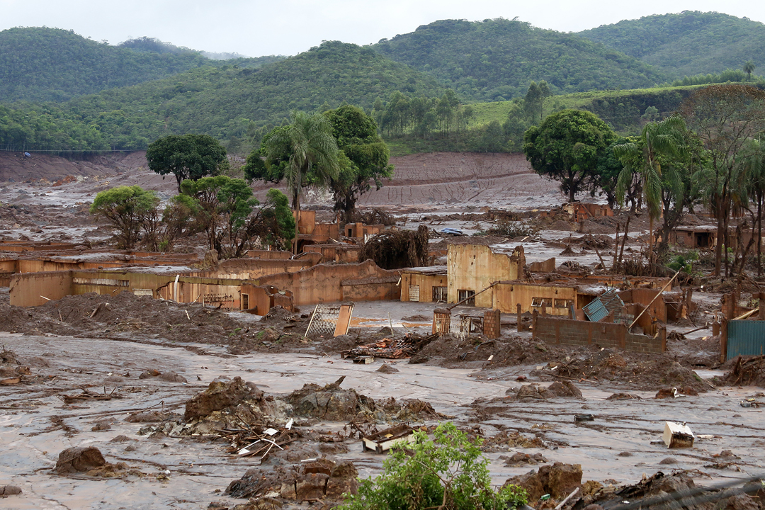 Bento Rodrigues town after Fundao tailings dam failure Source: http://www.miningmagazine.com/wp-content/uploads/2016/08/812786-1-eng-GB_the-fundao-tailings-dam-burst-on-november-5-2015-photo-senado-federal.jpg