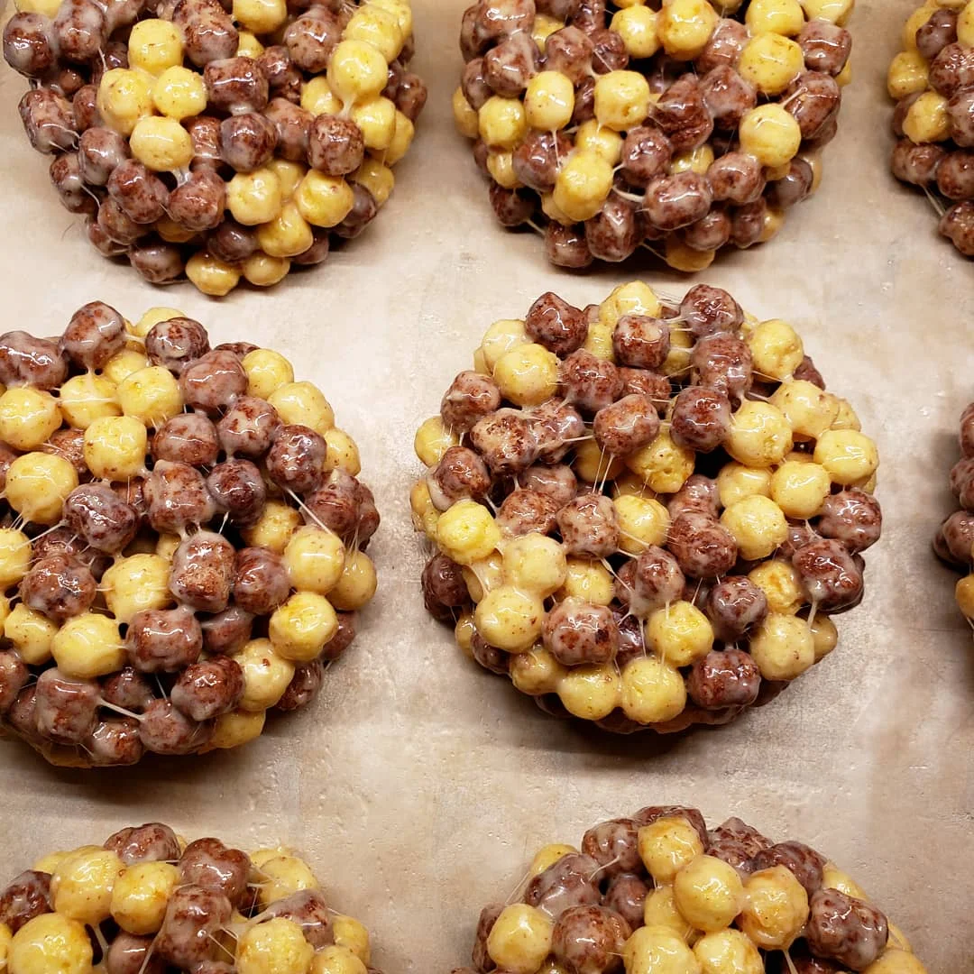 COCO PEANUT BUTTER PUFF PUFF ORGANIC PEANUT BUTTER COCO PUFF CEREAL WITH INFUSED ORGANIC BUTTER AND GOOEY MARSHMALLOWS . AVAILABLE DOSES : 1 PUFF, 100 MG GLUTEN FREE, SOY FREE, CONTAINS PEANUTS*
