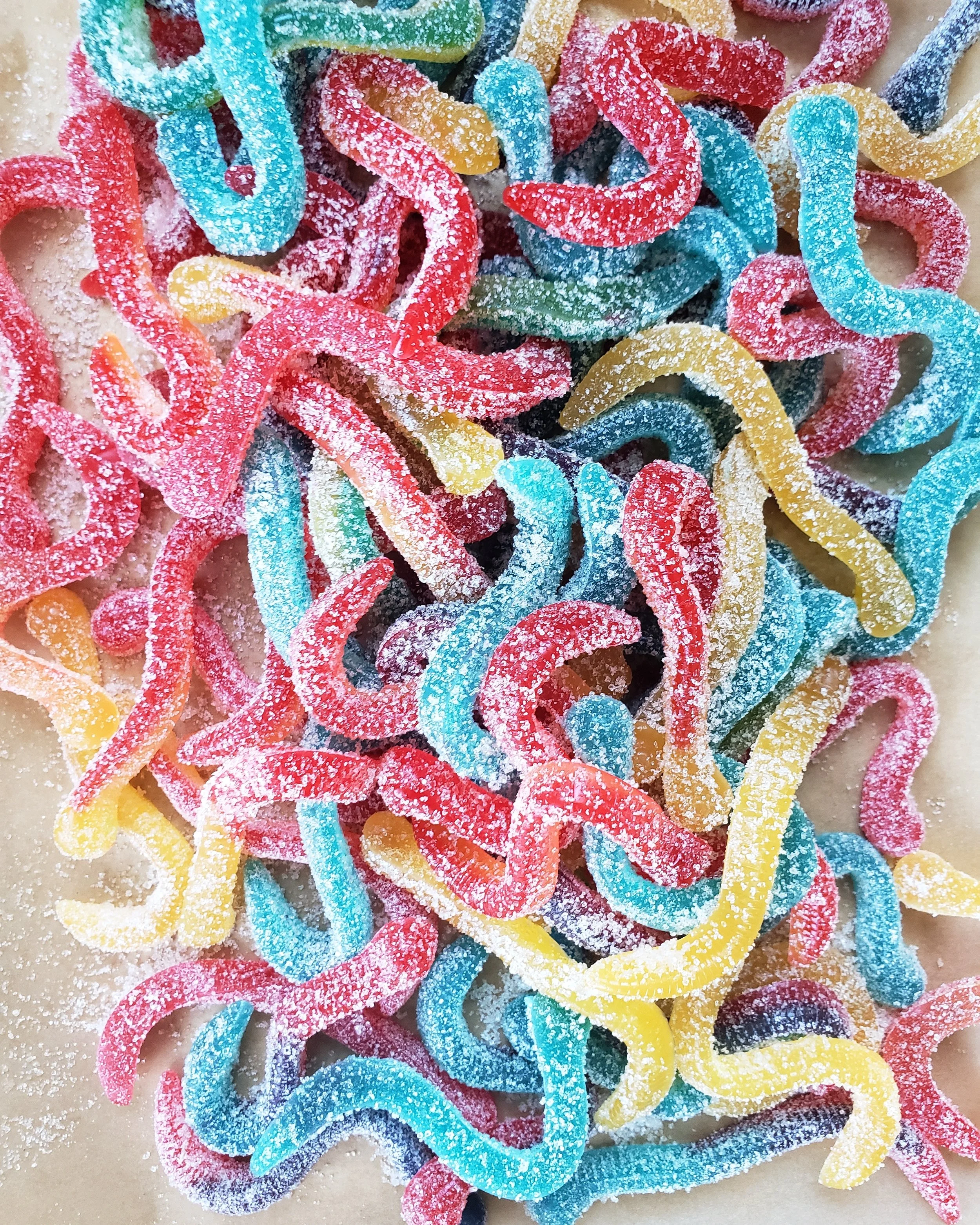 MAV MAGIC SOUR WORMS HANDMADE ASSORTED INFUSED SOUR GUMMY WORMS MADE WITH REAL FRUIT JUICE. AVAILABLE DOSES: 500 MG PER BAG, 25 MG EA GLUTEN FREE, SOY FREE