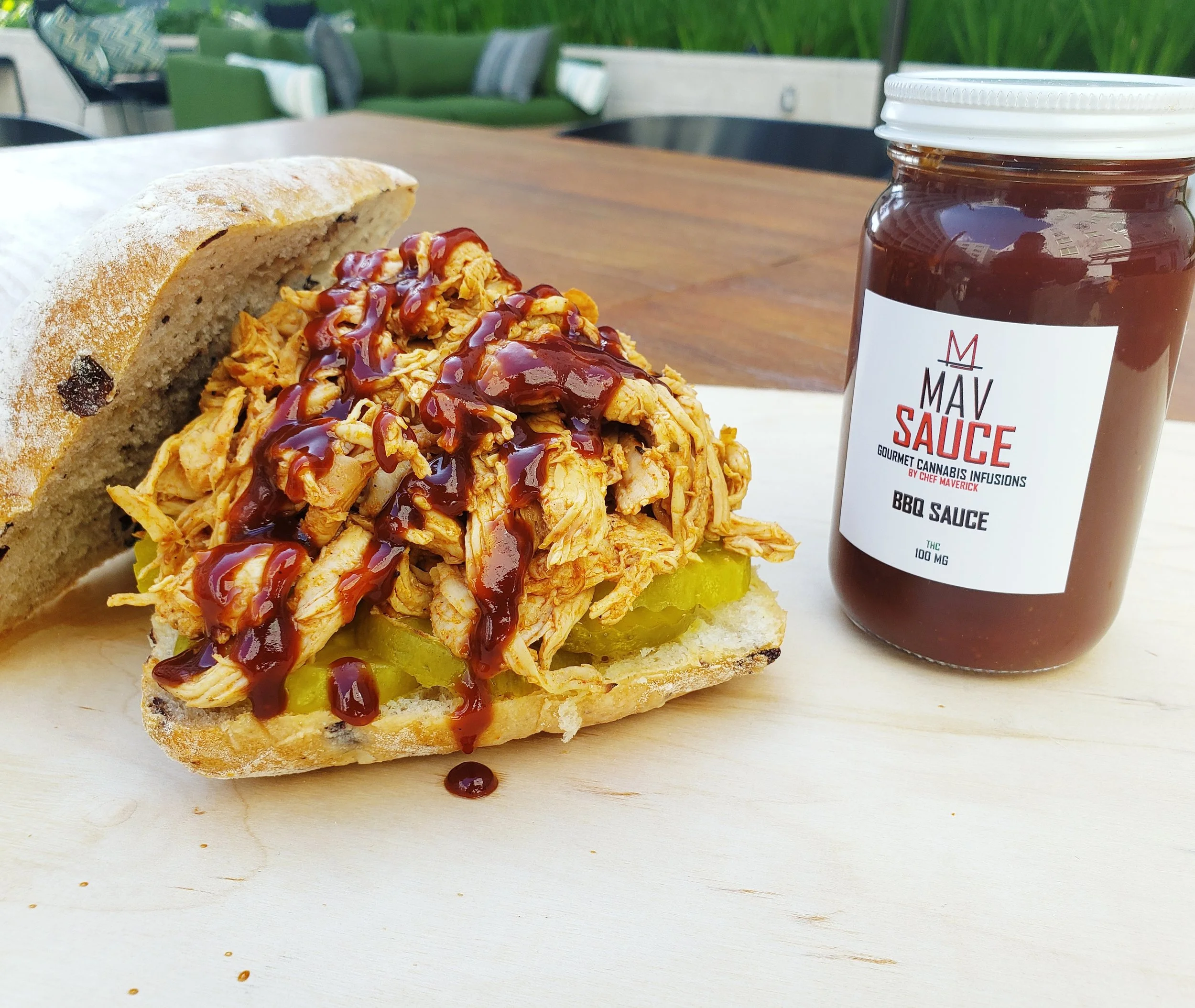 MEMPHIS SWEET & SPICY BBQ SAUCE CHEF MAVERICK'S SPECIAL RECIPE MEMPHIS SWEET & SPICY BBQ SAUCE BRINGS THAT SWEET HEAT YOU ARE SURE TO LOVE. AVAILABLE DOSES : 8 OZ - 100 MG GLUTEN FREE, SOY FREE