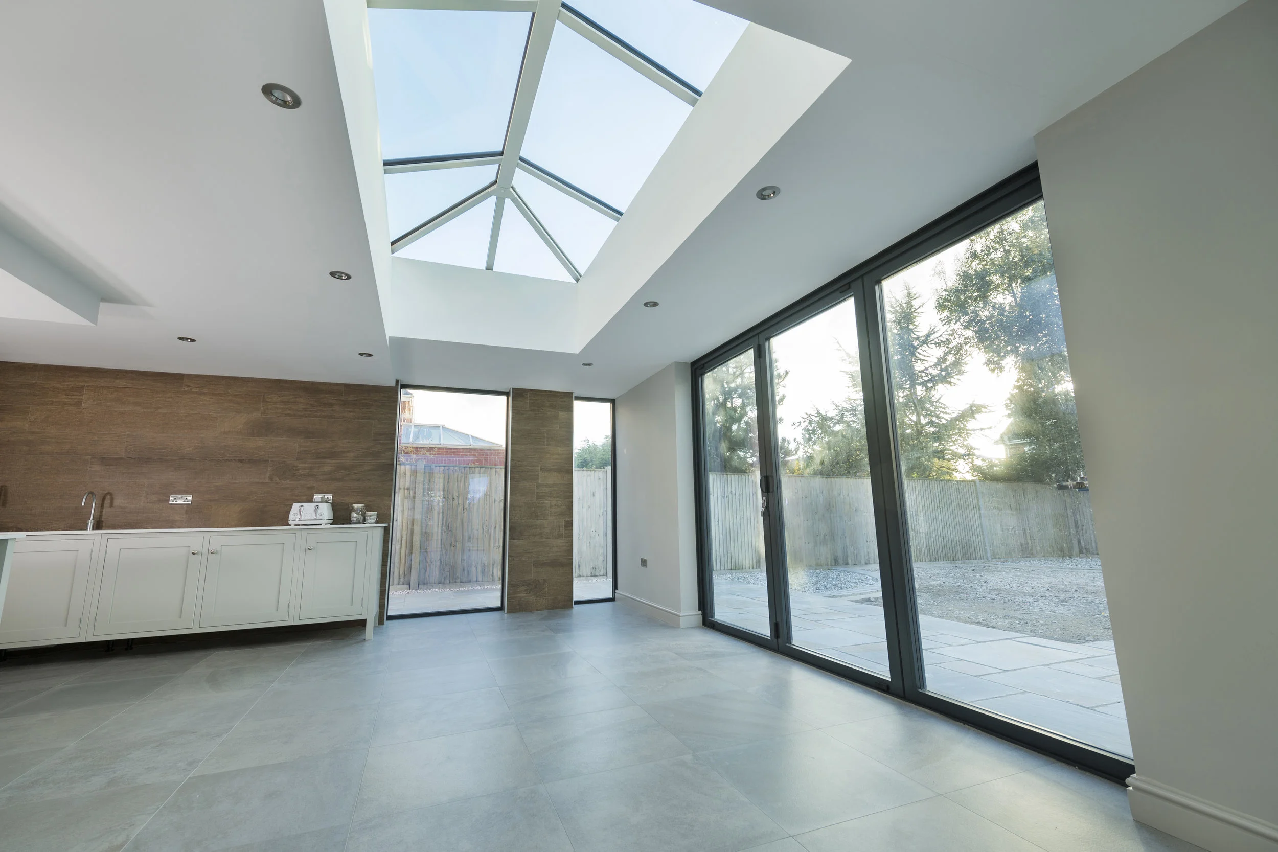 The purpose designed Stratus aluminium lantern roof system is discreet yet stylish