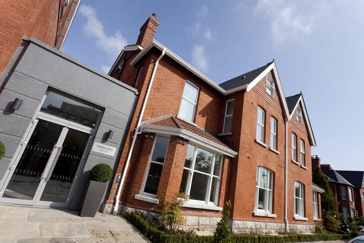exterior+of+premier+suites+dublin+ballsbridge.jpg