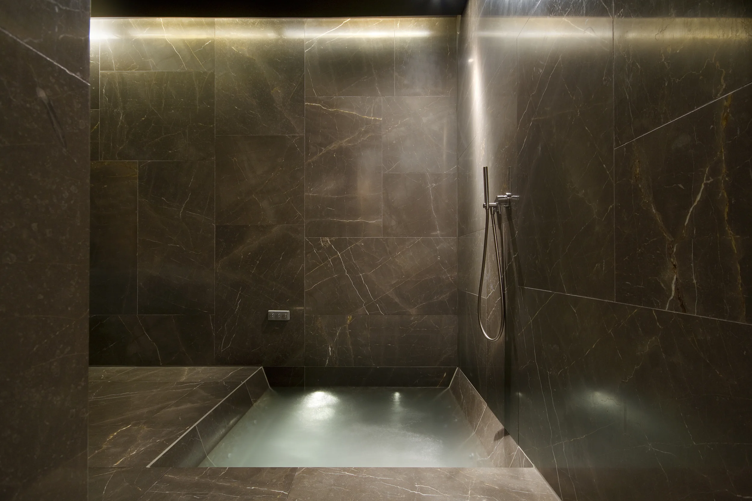 Conservatorium Hotel Amsterdam - custom whirlpool.jpg