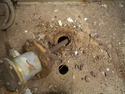 Bilge alarm measuring the "horizontal" depth of water on a container vessel