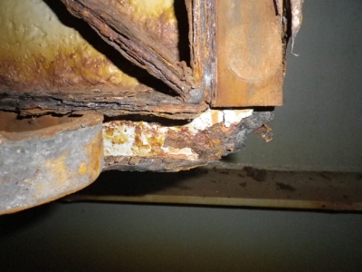 Cargo hold ventilation flap on a container vessel - not noted by Class