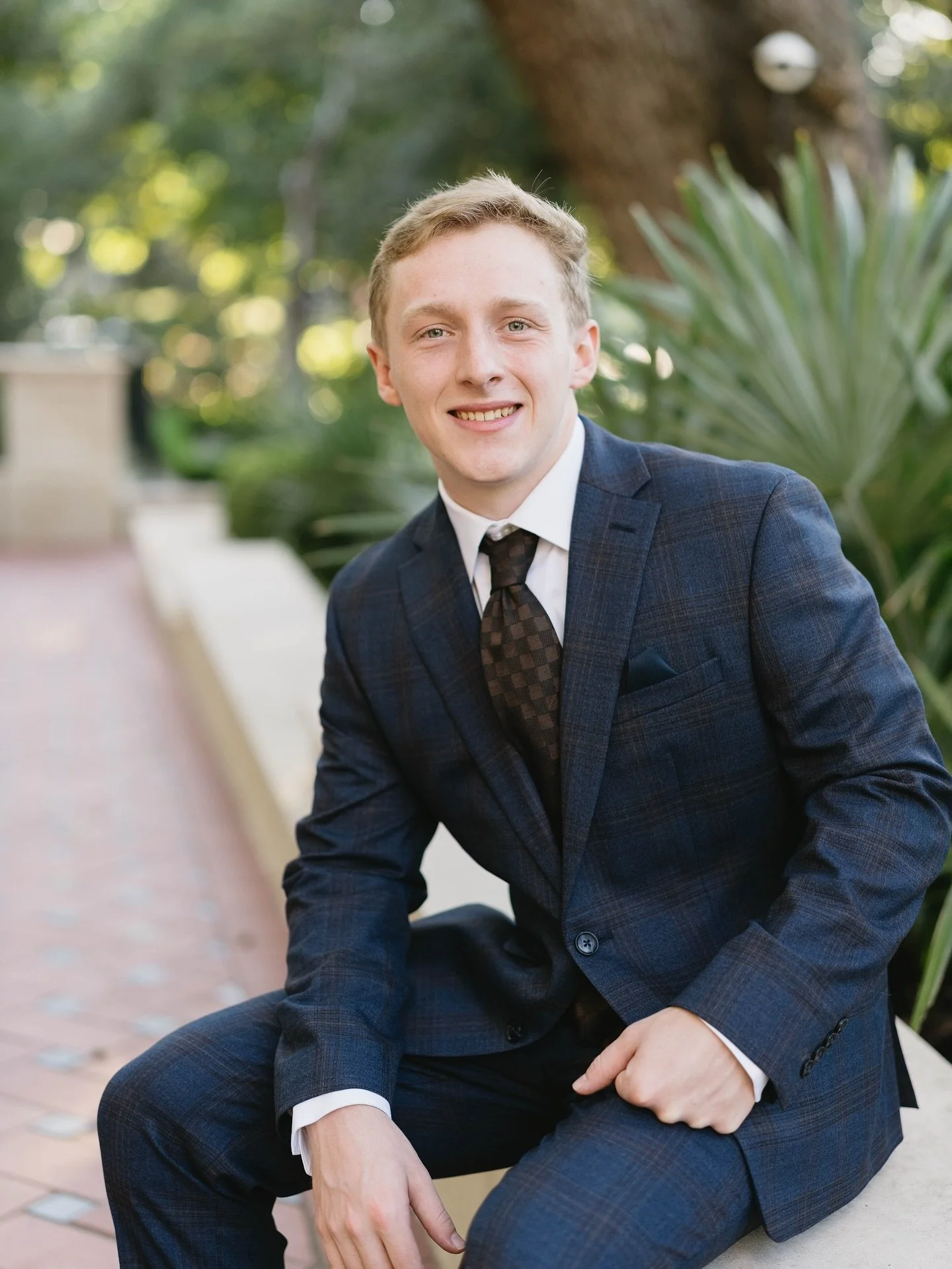 Profesional outdoor portraits 📸

Still lots of time to book your shoot with me this year! DM or email whitneykrenek@me.com for dates and pricing