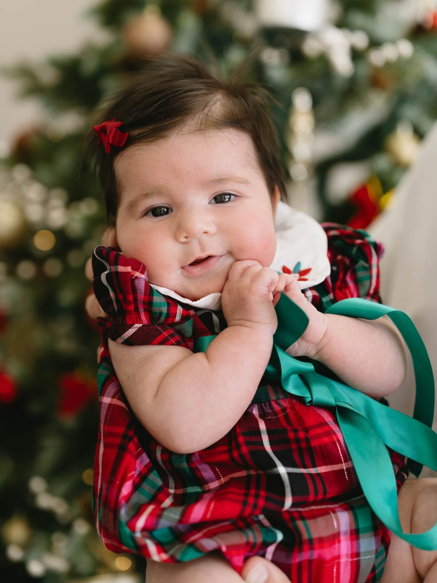 A very sweet first Christmas for baby Perla 🎄📸❤️
