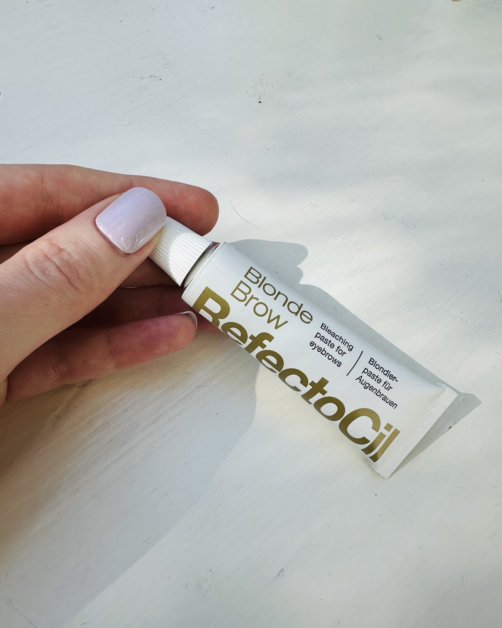 The ultimate solution for achieving lightened brows and tinting those stubborn hairs. 

This professional-grade bleaching paste is perfect for all brow colours, and it will leave your eyebrows looking lighter, brighter, and more beautiful. 💫🌟

With