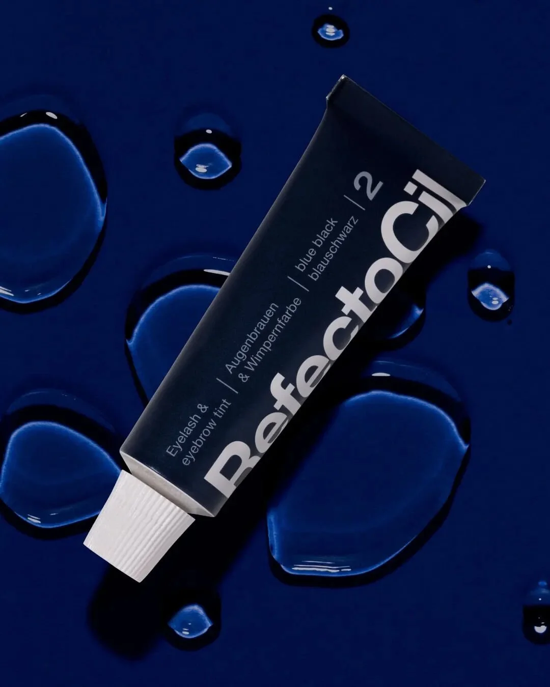 Discover 2.0 Blue Black - a shade of black with a soft blue shimmer, which adds additional depth and shine 💙🖤

#colouryourlife #refectocil #refectocilinternational #browstyling #perfectbrows #browtinting #lashstyling #brows #eyebrows #browista #las