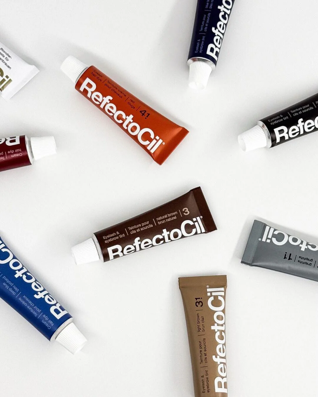 Professional oxidative tints with rich pigmentation, smooth blending, and up to 6 weeks of lasting colour 💙💚💛❤️🖤🤎