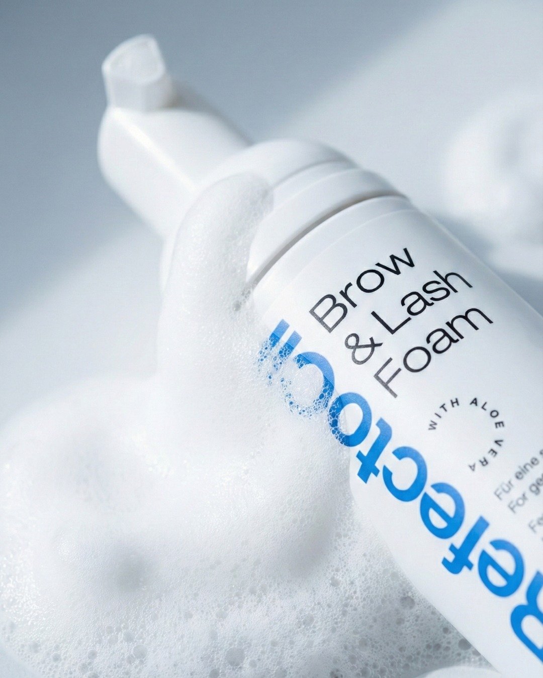 Fresh start for flawless brows and lashes ✨

RefectoCil Brow &amp; Lash Foam gently removes makeup residue, dirt, and excess oil to perfectly prep the brow and lash area. Enriched with aloe vera, the mild creamy foam soothes the skin while leaving it