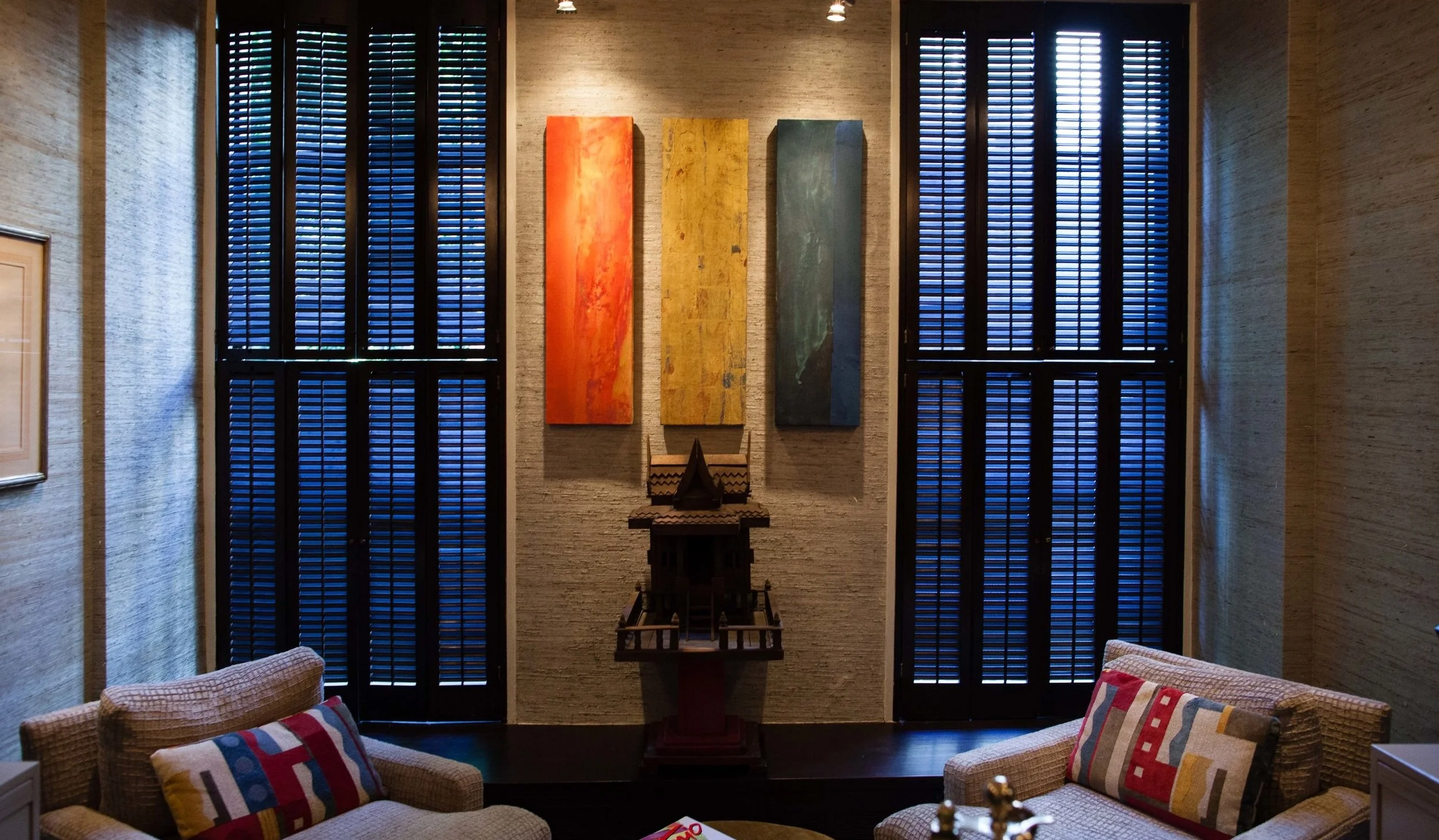 New wallpaper sets the stage for modern art.