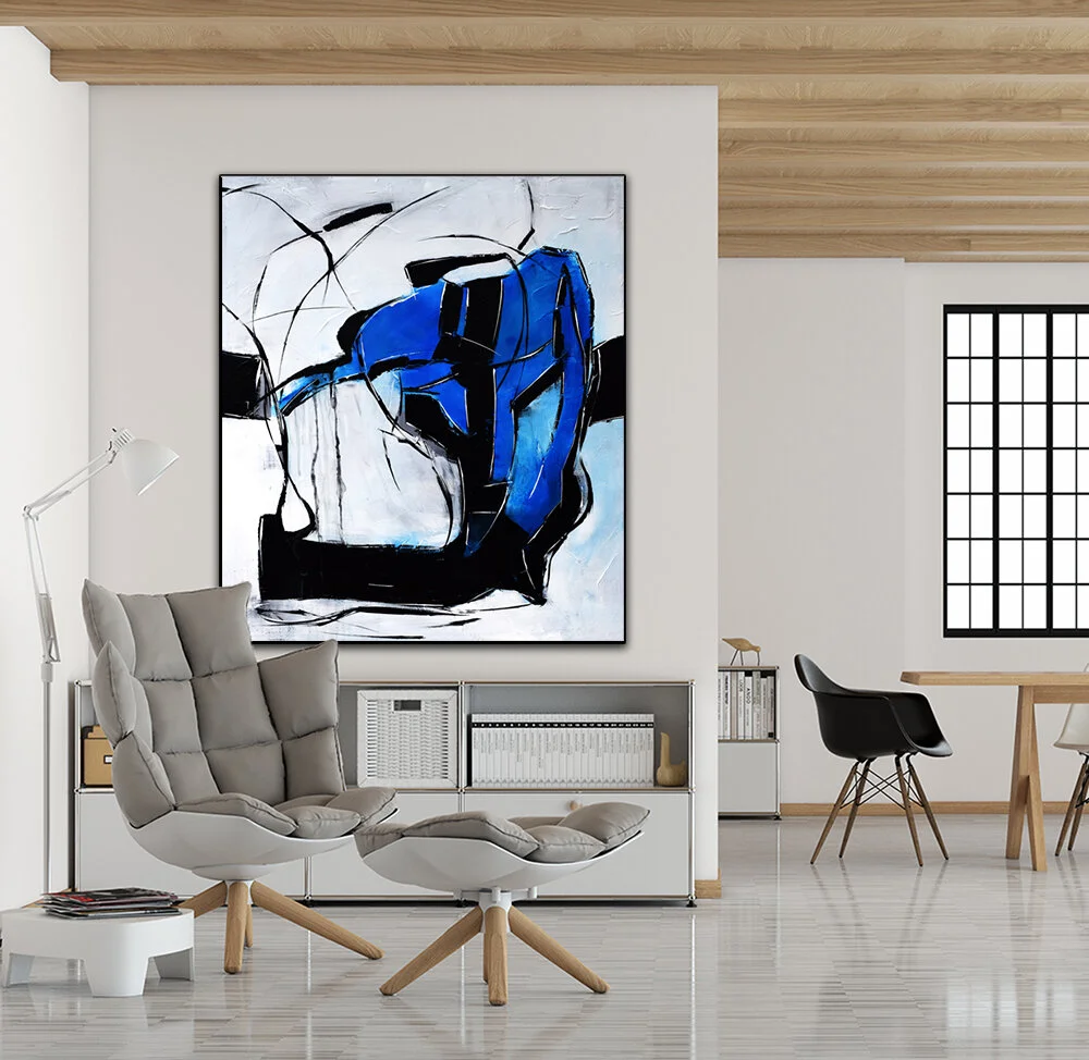 Modernes Loft mit weißer Wand