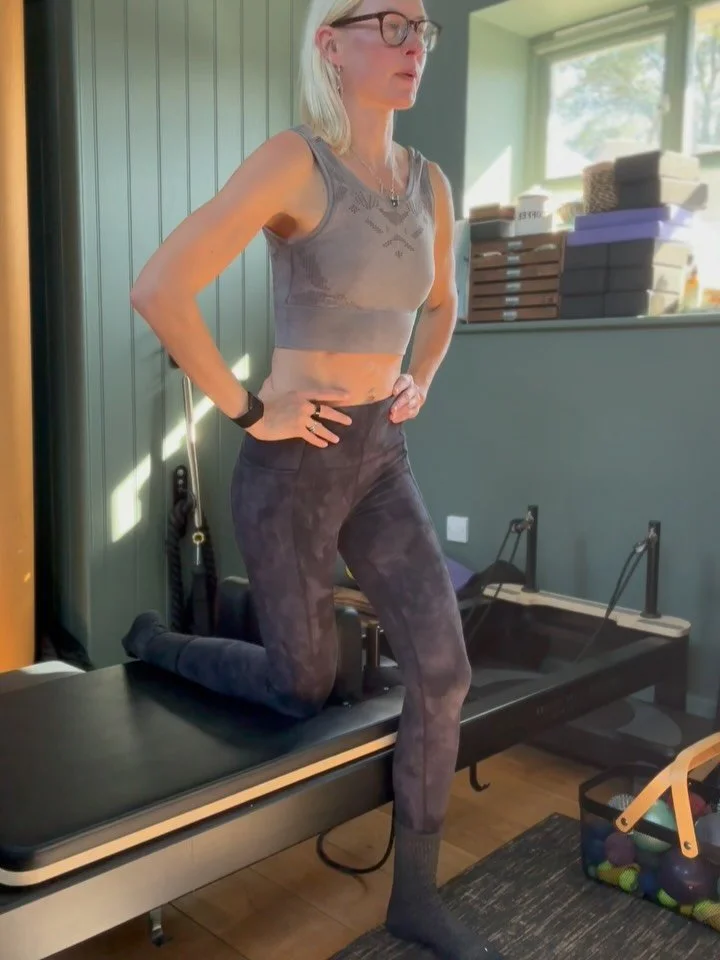 The moment when you find 2 exercises that targets the source of your chronic pain. 🤩
I&rsquo;m constantly doing movement explorations. That left hip, abdominal constant discomfort is not fun. It feels muscular but it also feels gastrointestinal and 