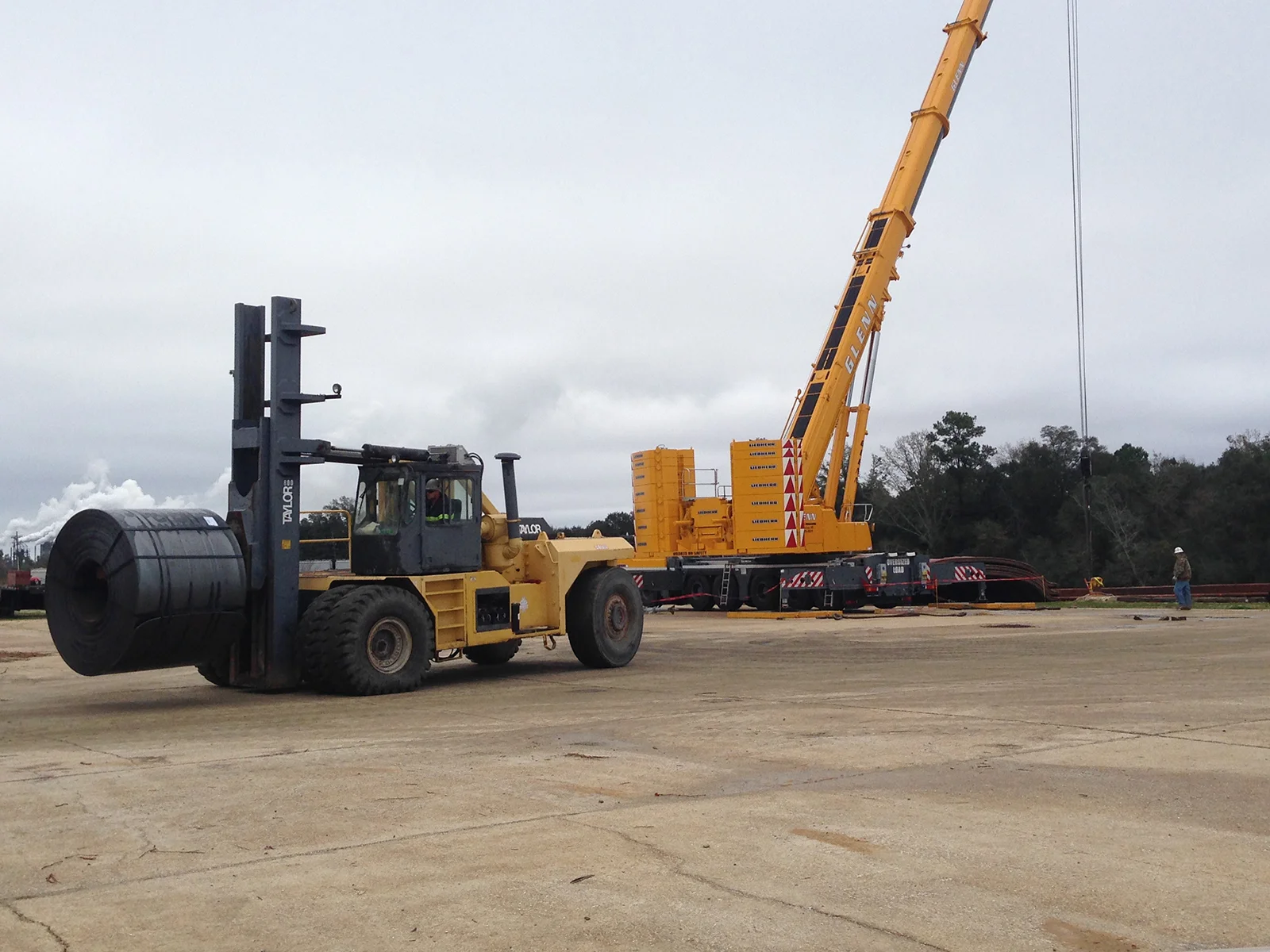 heavy coil barge to crane.jpg