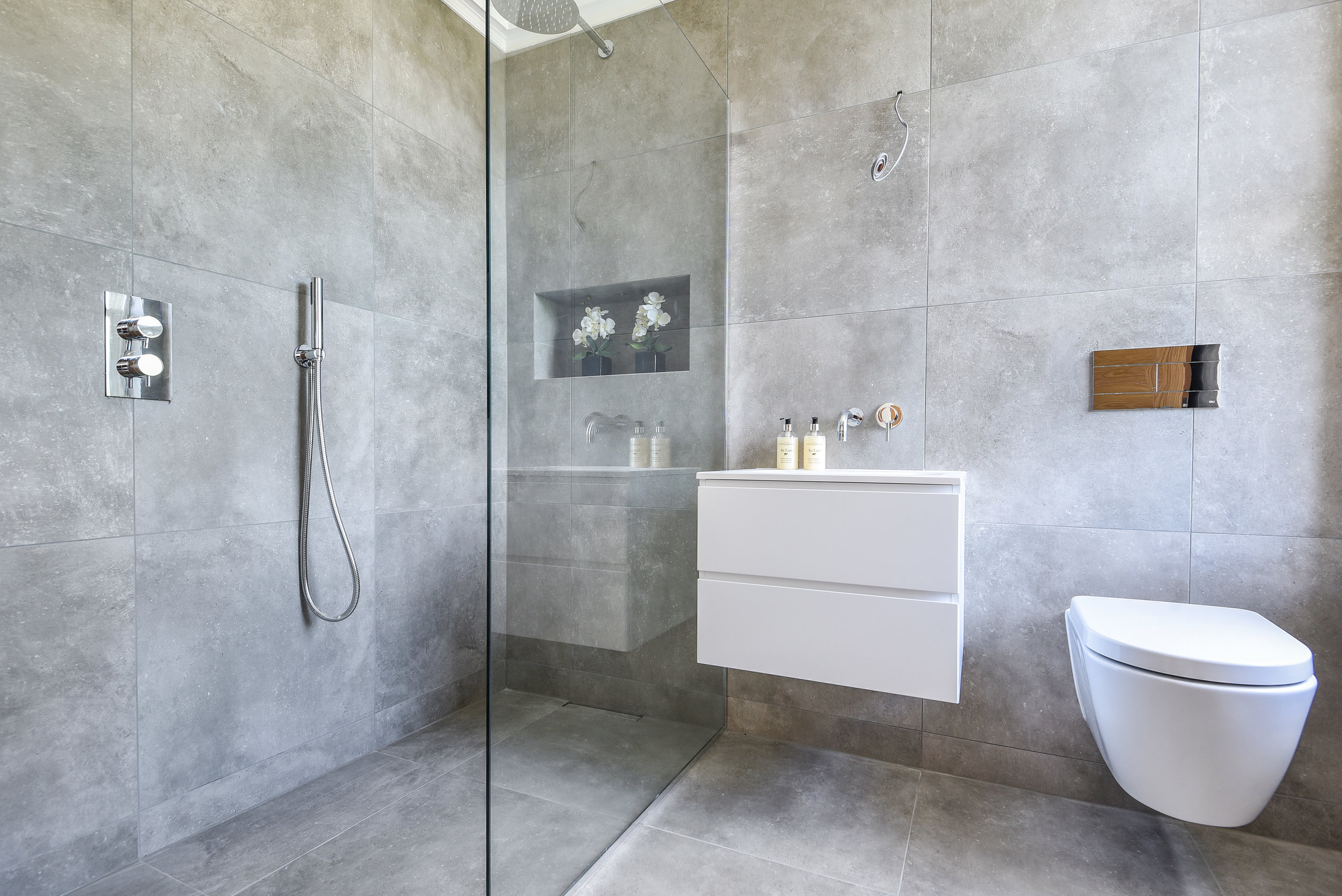 En-suite bathroom