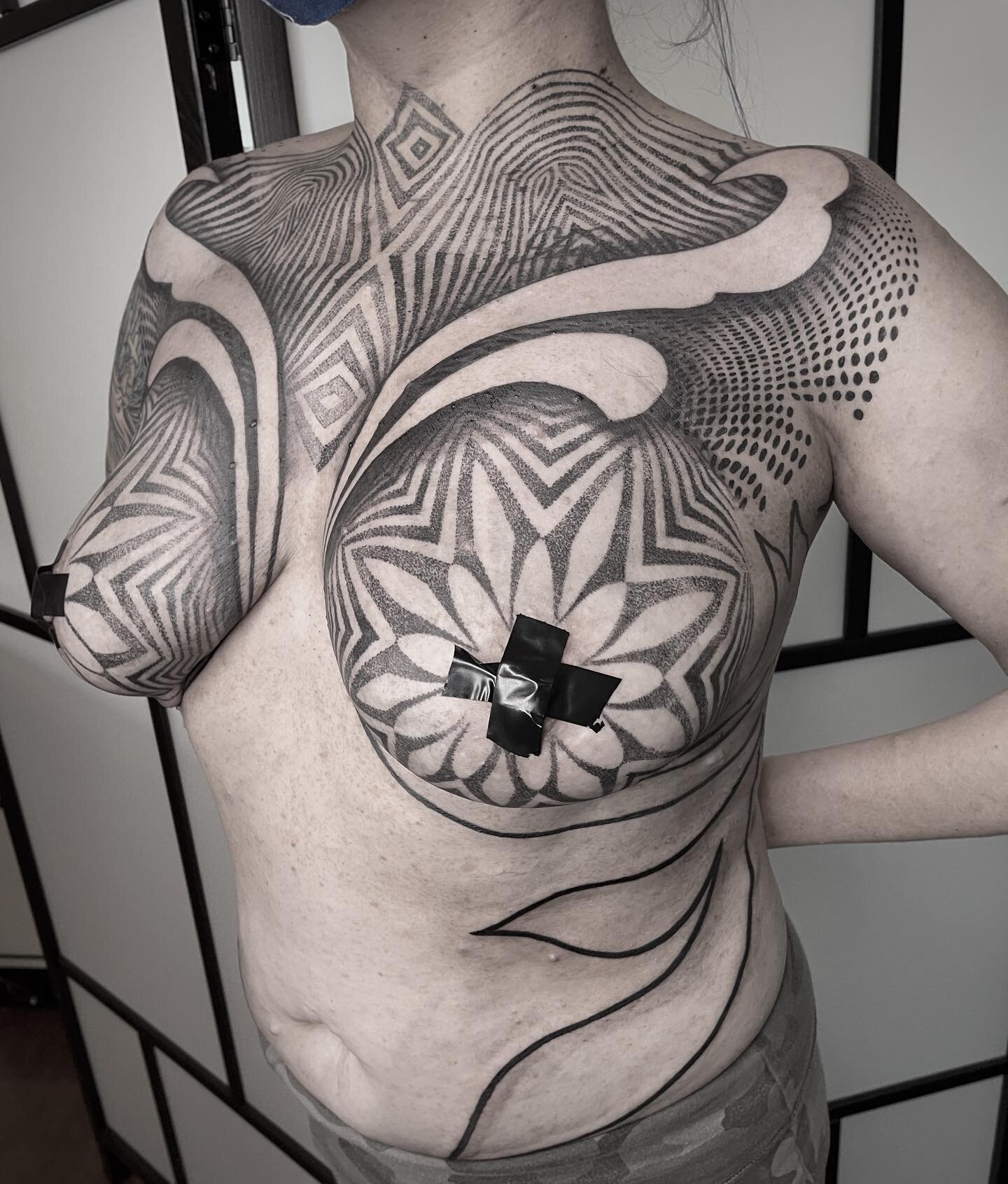More progress on this full front torso 🤘must agree with how tattoos feel to do something on this scale #respect #beastmode #blackandgray #geometrictattoo #geometrip #opart #opticalillusiontattoo #ladytattooer #transformationtuesday #glowup #tttism #