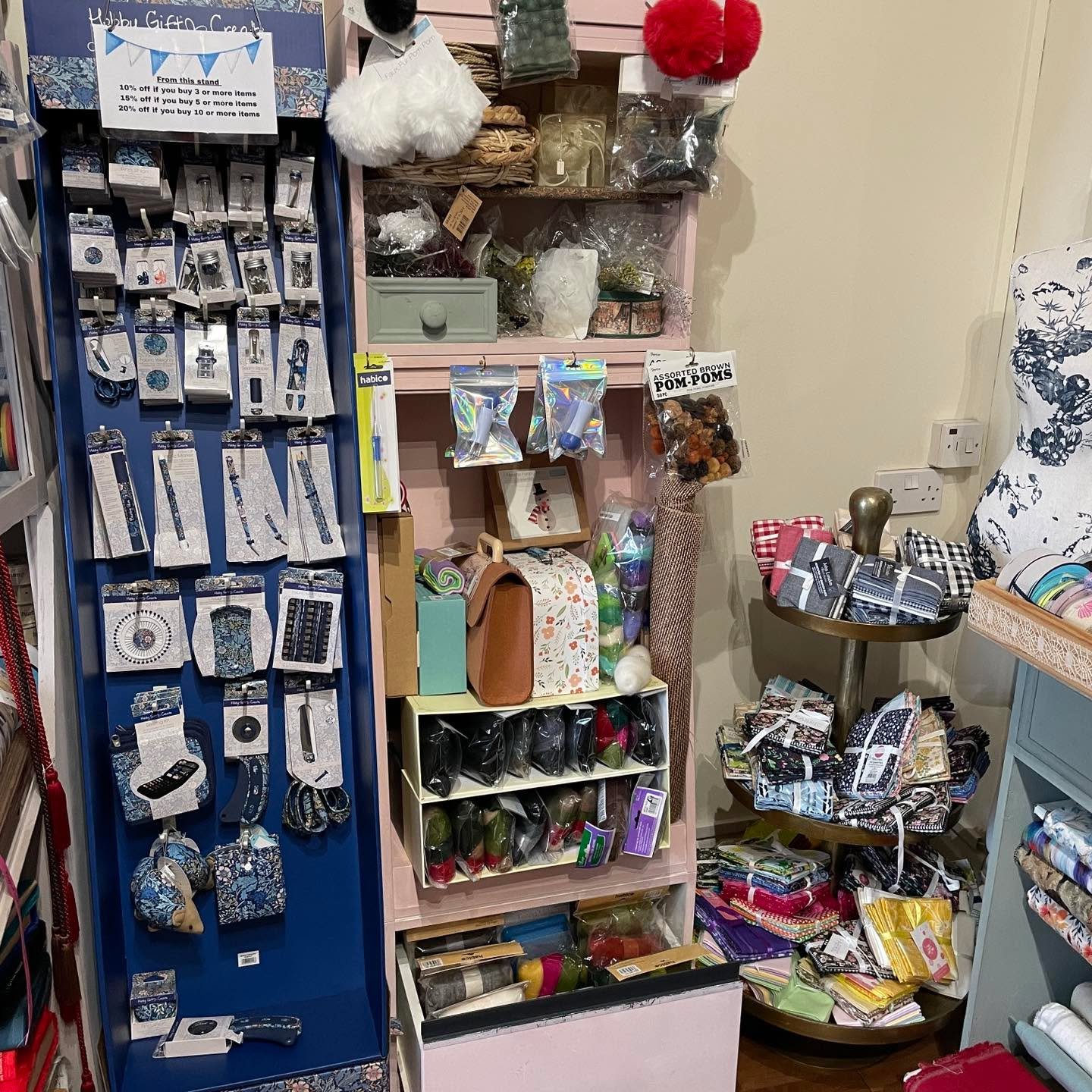 🍂For those of you who love to sew,  or need gifts for sewing lovers, there are lots of November deals at the studio 🎉

&bull; Gorgeous gift ideas for crafters
&bull; Fat quarter bundles &amp; pattern savings when you buy more
&bull; The Janome &lsq