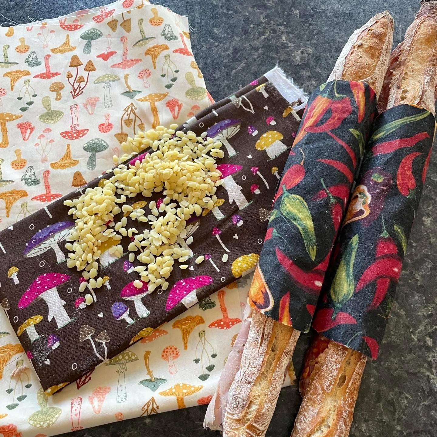 Wraps underway 🌶️✨

These waxed chilli fabric wraps are the perfect match for those seriously tasty, freshly filled ficelles from relish-delicatessen (thank you Florian &amp; Romano 
🙌). Nothing better than great food wrapped in something sustainab