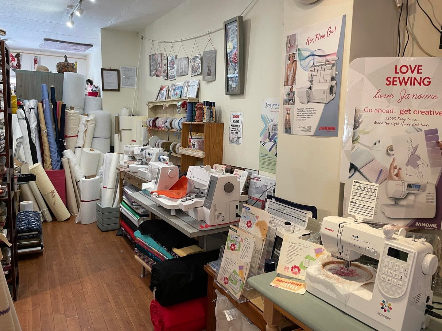 #janomeuk 🧵 Sew&hellip; what&rsquo;s new? ✨

Rachel is expecting a fresh delivery of the Janome 230DC &amp; 5060QDC machines tomorrow (or very, very soon) as part of the Janome Sewing with Style offers 🙌

In the meantime, there&rsquo;s already a fa