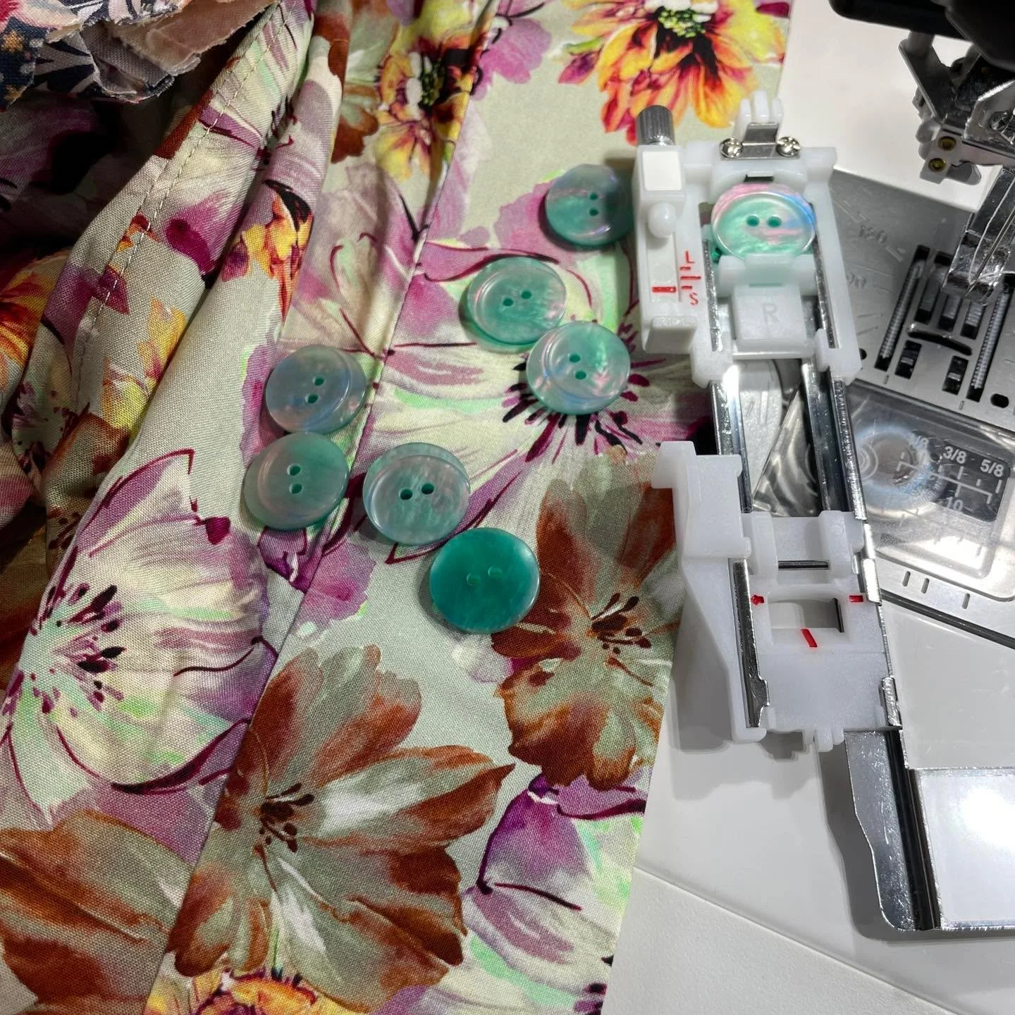 Buttonholes don&rsquo;t have to be a nightmare 😅

With an automatic one-step buttonhole, you can get perfect results every time, quick, easy, and mostly stress-free ✨

The Janome Sewing with Style Spring Offers are on right now 🌸
Pop in as Rachel h