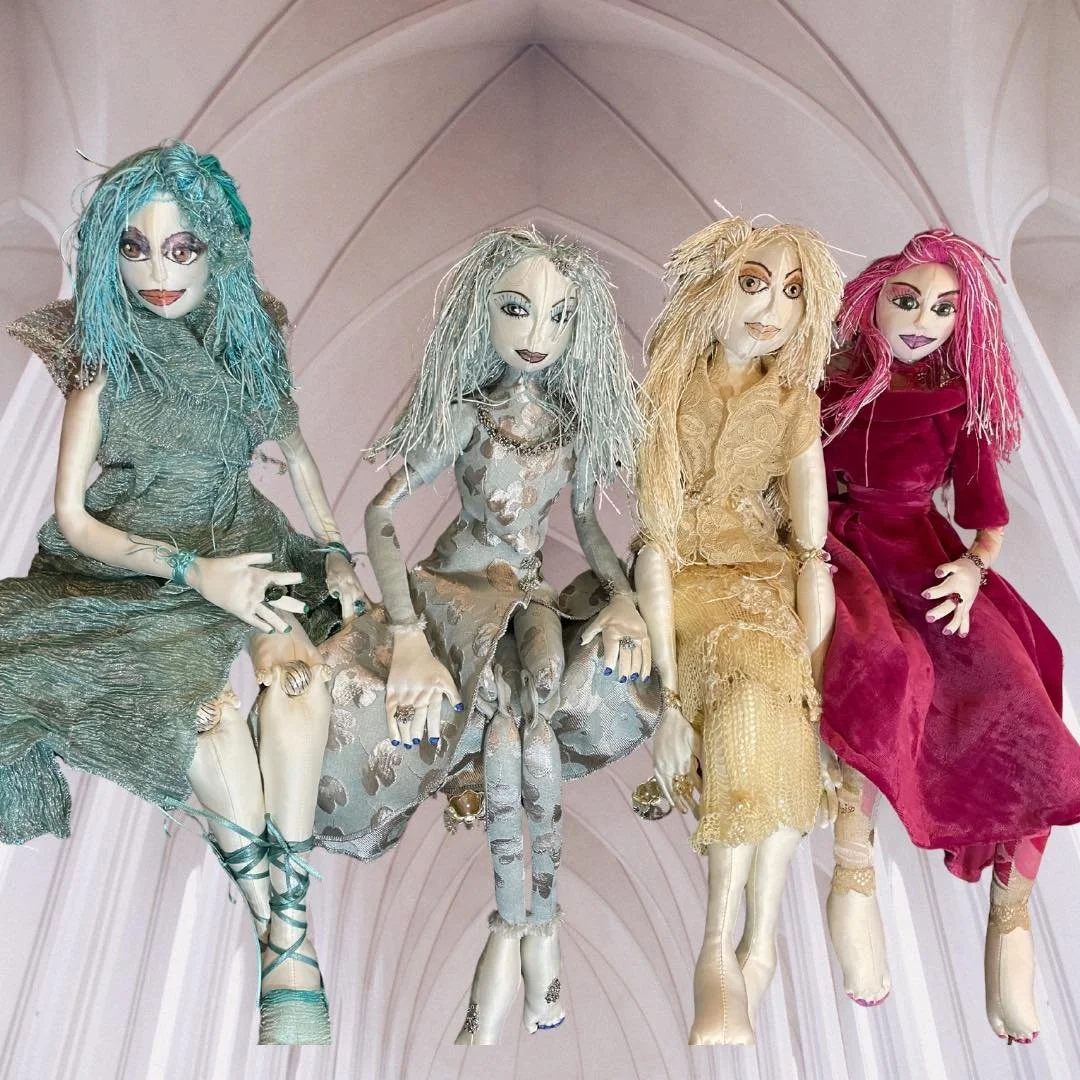 Hope you all had a good Bank Holiday ✨

Rachel loves textile art &amp; fashion, and these gorgeous girls are all ready for the Met Gala, Manhattan&rsquo;s party of the year 💫

From sculptural silhouettes to fabric that tells a story, tonight is all 