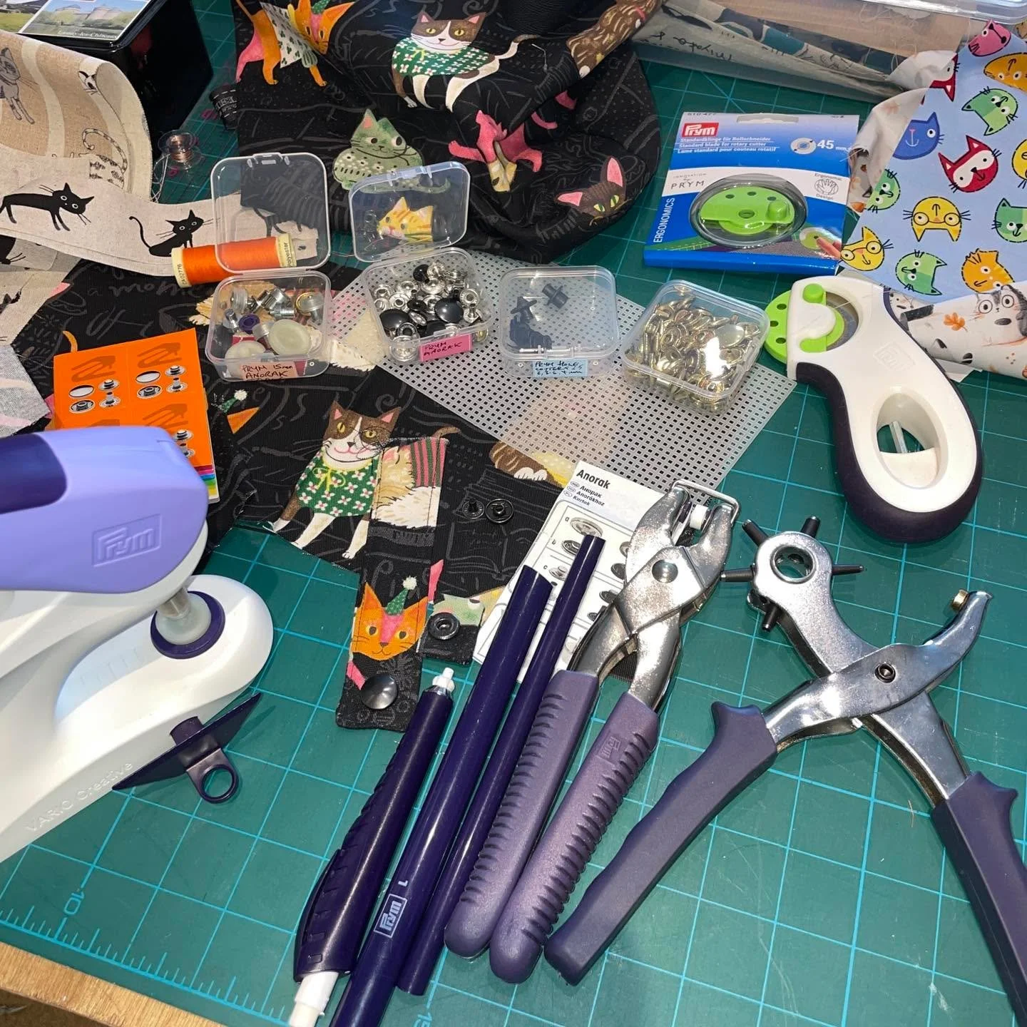 Rachel can never have enough tools ✂️🧵 She absolutely loves the Prym range and there is a fantastic selection in store, from the larger Vario tools to the smaller packs of handy essentials.

The Prym rotary cutters are fabulous, the turning tools ar