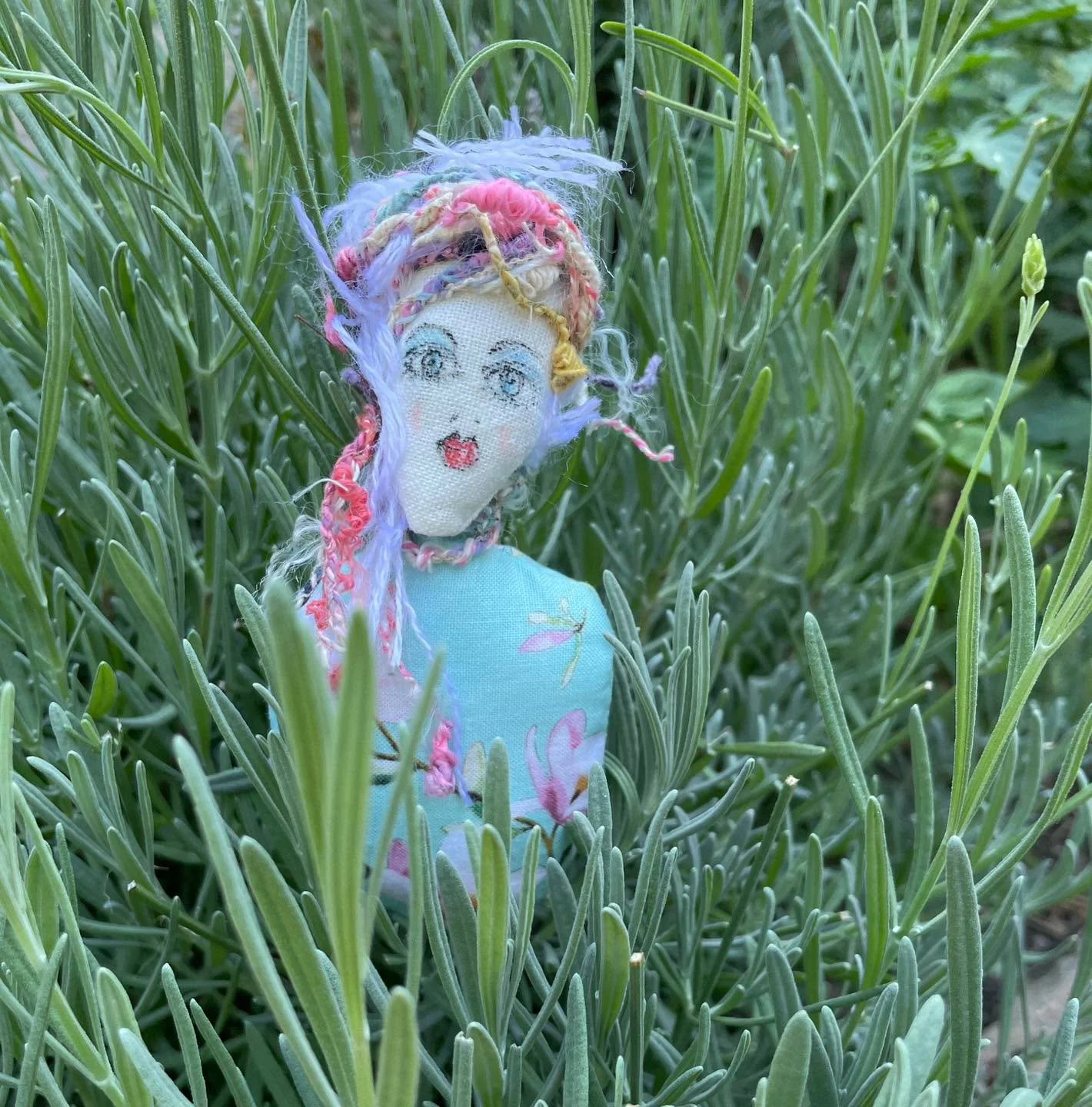 The lavender is loving this warmth &amp; sunshine 💜☀️

Rachel has beautiful home-grown lavender for sale at the shop, and some of her home-grown lavender ladies should be winging their way there soo. too! 
Do pop in &amp; browse all things floral 


