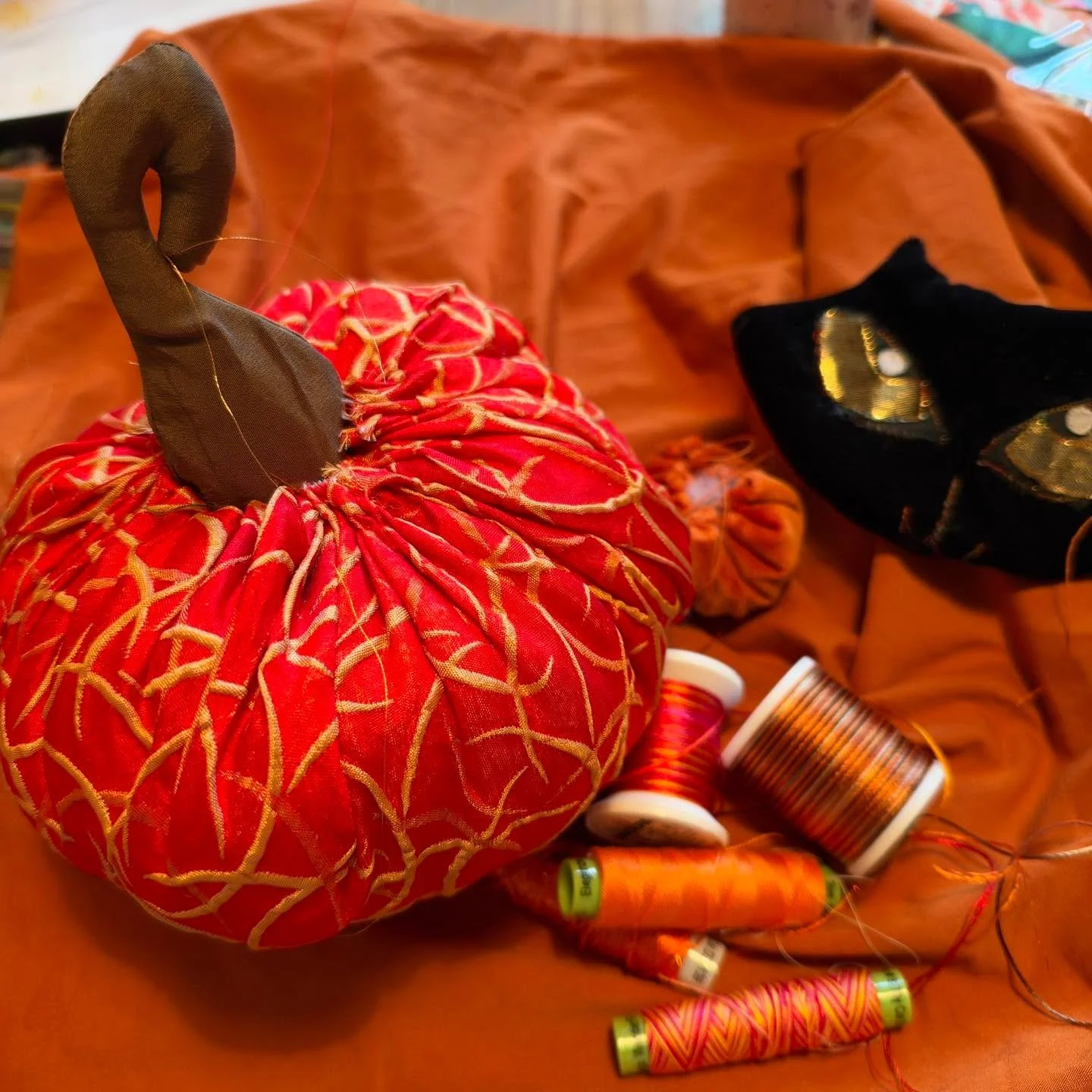 🍂 A little seasonal update&hellip; 🍂

As usual, the shop will be closed this Wednesday.

It&rsquo;s that time of year again!🎃🖤 Rachel has plenty of stitching on the cards, with pumpkins &amp; black cats taking centre stage. 🐈&zwj;⬛✨
Hopefully re