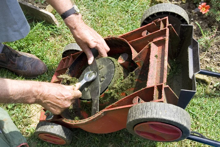 Removing blade on push lawn mower