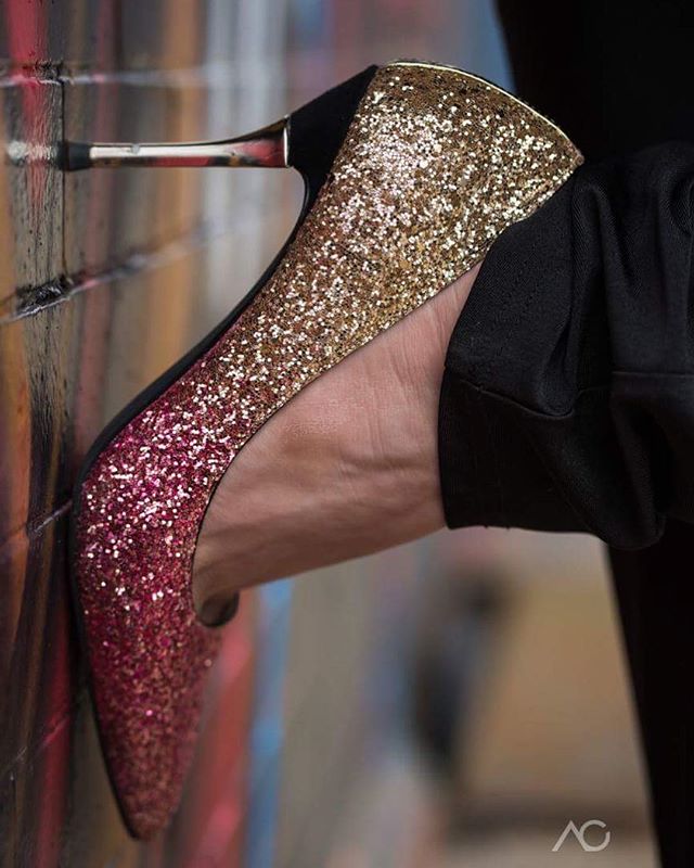 Glitter and gold heels. How amazing is this high heel 🤩 would you wear it? 👠 
We love featuring designers and brands. Hit us up and let discuss how we can feature your brand 👍 📷 @ac_photography_chicago 
Model @madkittypurr 
Stylist @fringe_and_cr