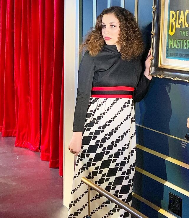 NEW LISTING
$75 link in profile 
This dress is so dramatic and is super form flattering. The red belt like detailing creates  the focus on the waist before the eye is drawn to the black and white skirt. This dress will not disappoint. 
#vintagestyle 