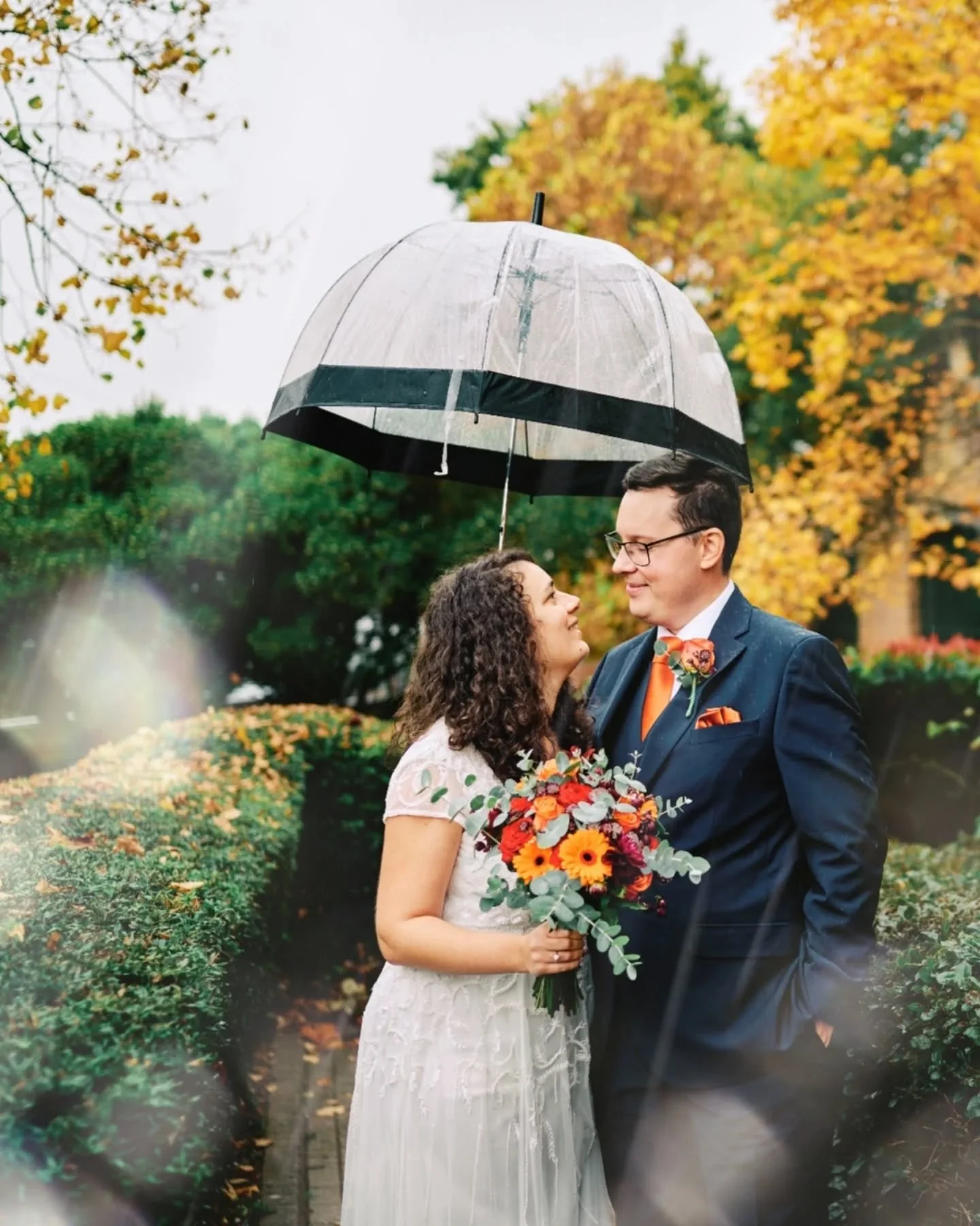 Rainy autumn days and intimate wedding vows 👌🍂❤️🌧️