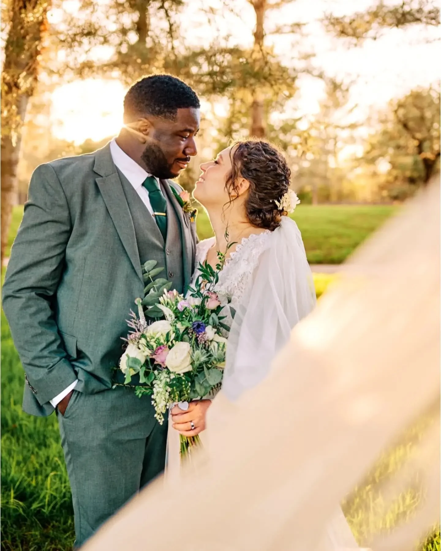 The perfect sunkissed springtime wedding day with Charlotte and Eddie. What a privilege it was to be their wedding photographer 🥰