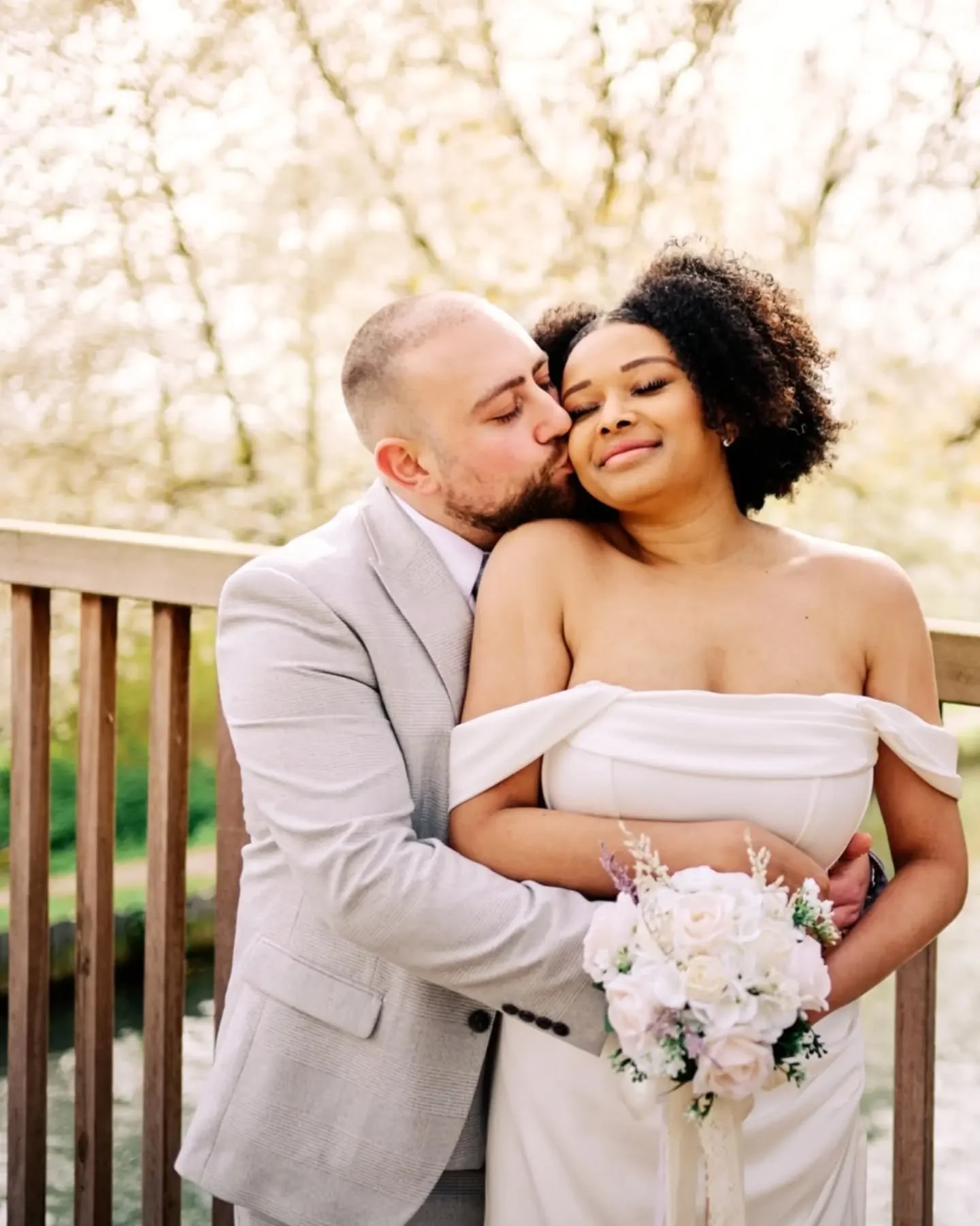 A little trip back to the Cheshunt Register Office yesterday for this perfect wedding ceremony 🥰