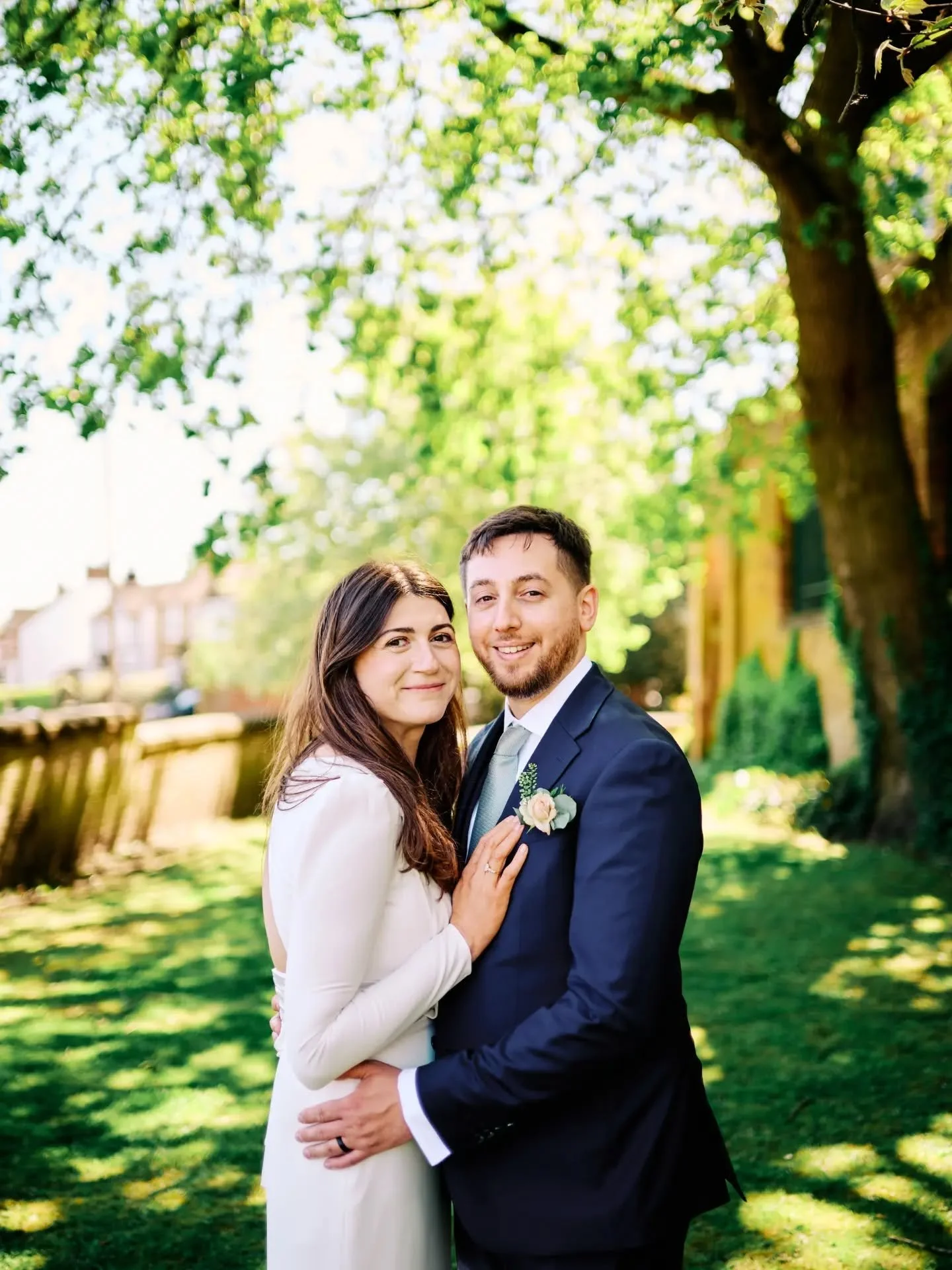 This beautiful little garden at the St Albans register office never disappoints. It's the perfect spot for those just married pics 😍