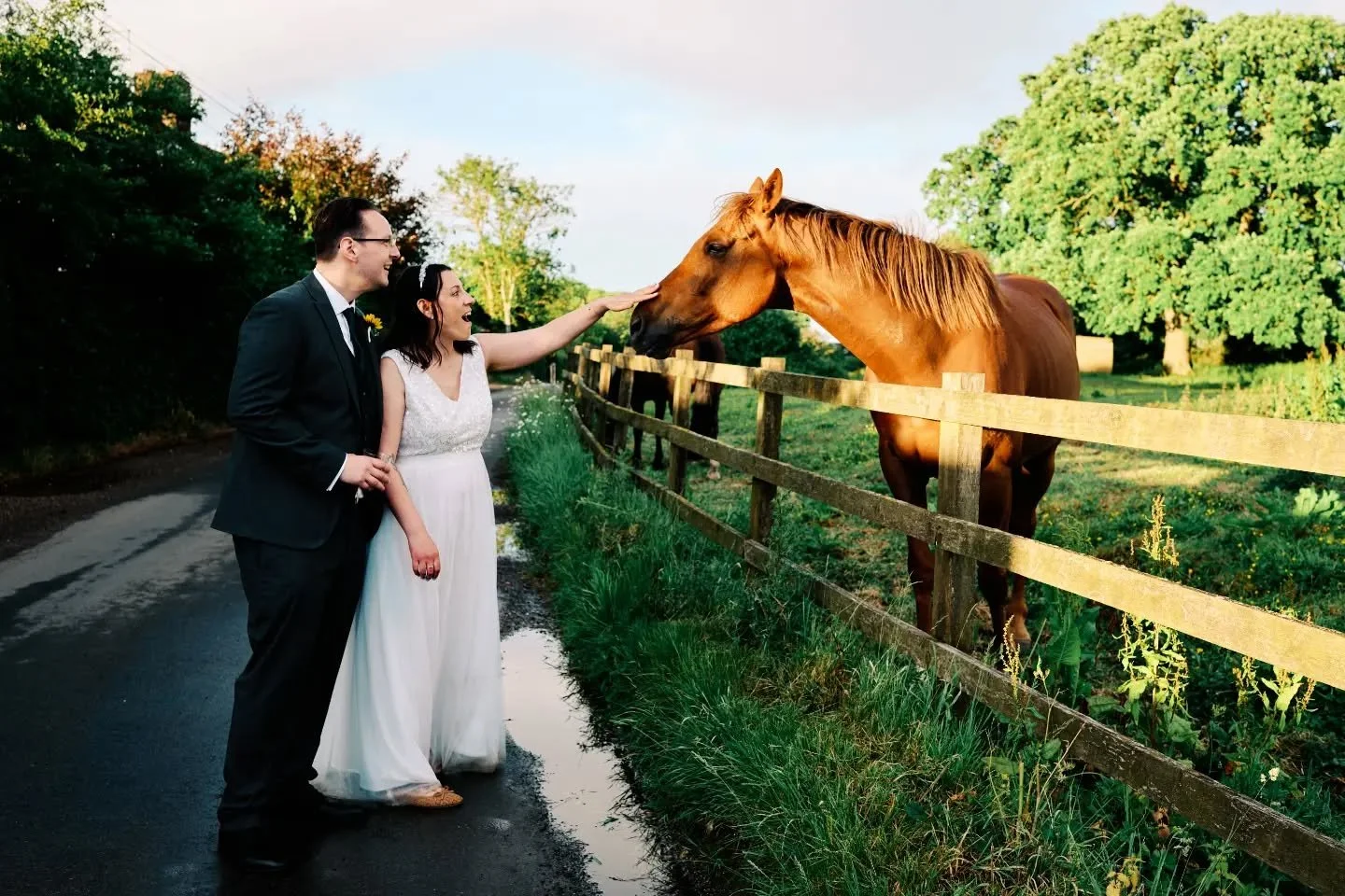 Making the most of the idyllic countryside setting and saying hi to the friendly locals at Milling Barn 🥰🐴