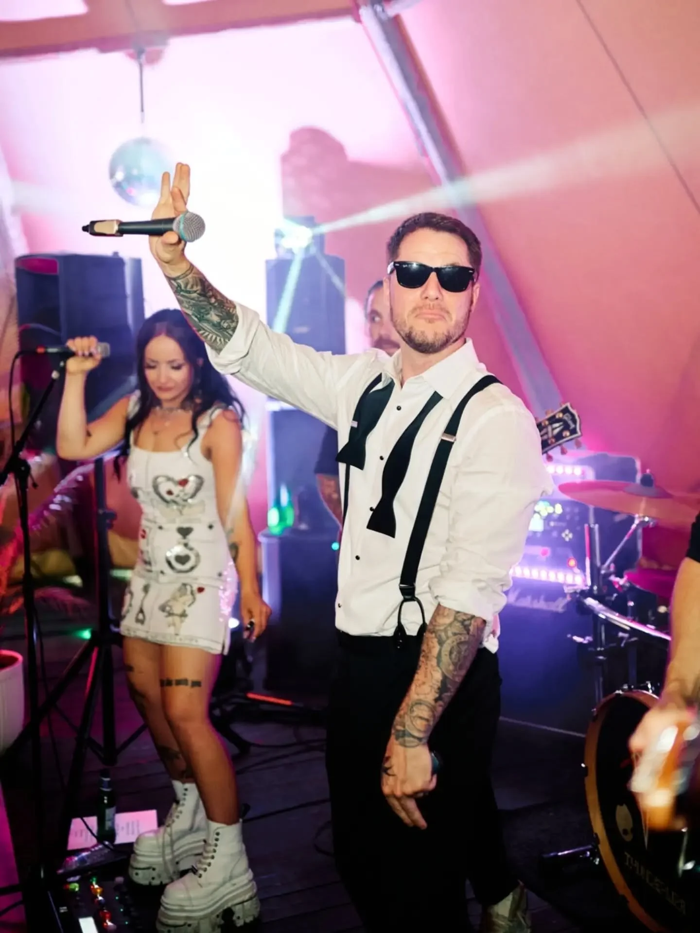 When the bride and groom join the band on the mics and it goes off! 🤘🏼