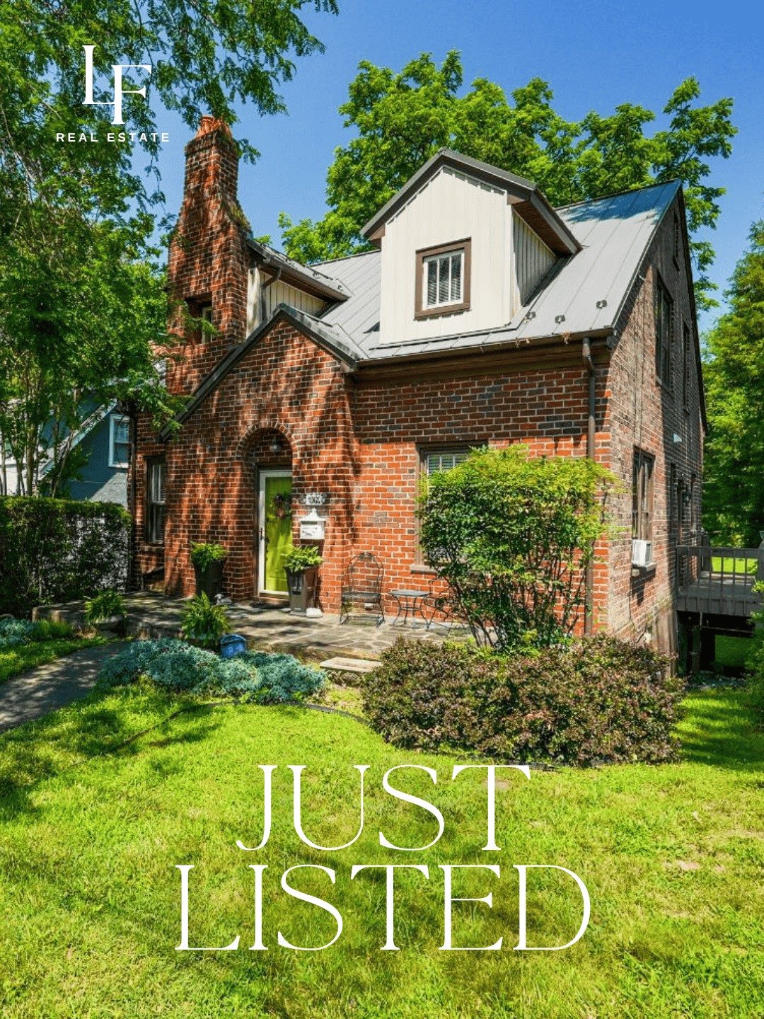 🔑 JUST LISTED! 🔑
309 Warwick Ln, Lynchburg, VA
💰 Offered at $310,000
📍 Located off historic Rivermont Avenue
Step into the timeless charm of this 1936 Tudor-style home, beautifully updated while preserving its classic character.

✨Featuring✨
🏡 4