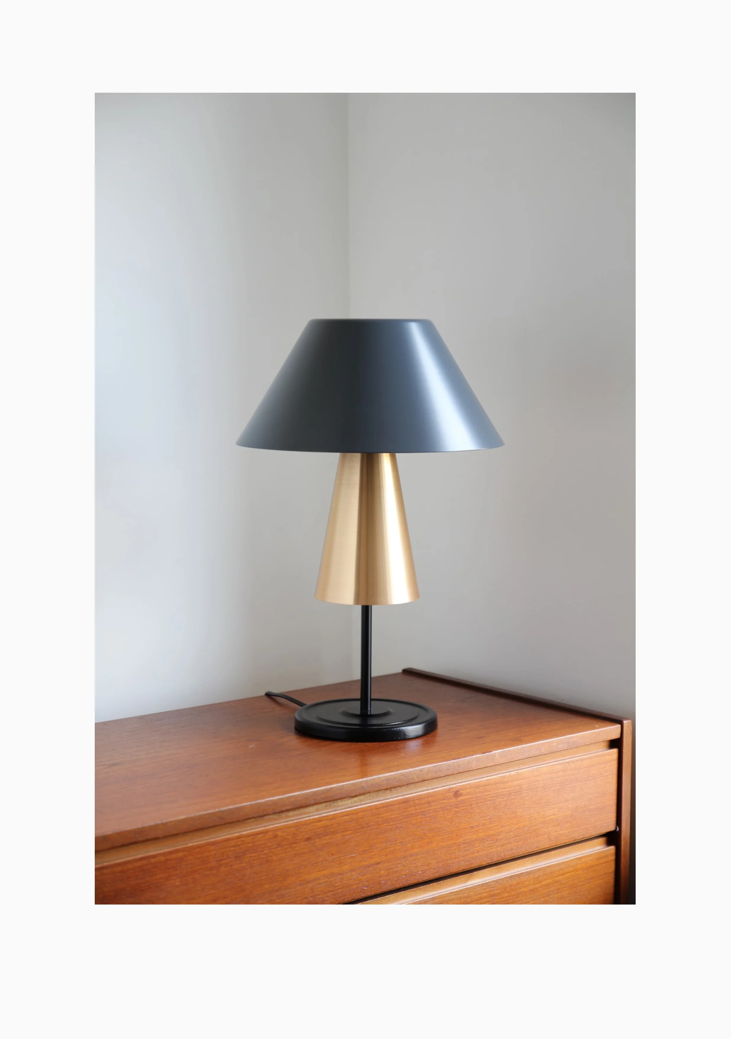 A NEW TRIBE MP STUDIO BEACON LAMP ANTHRACITE BRASS 02.jpg