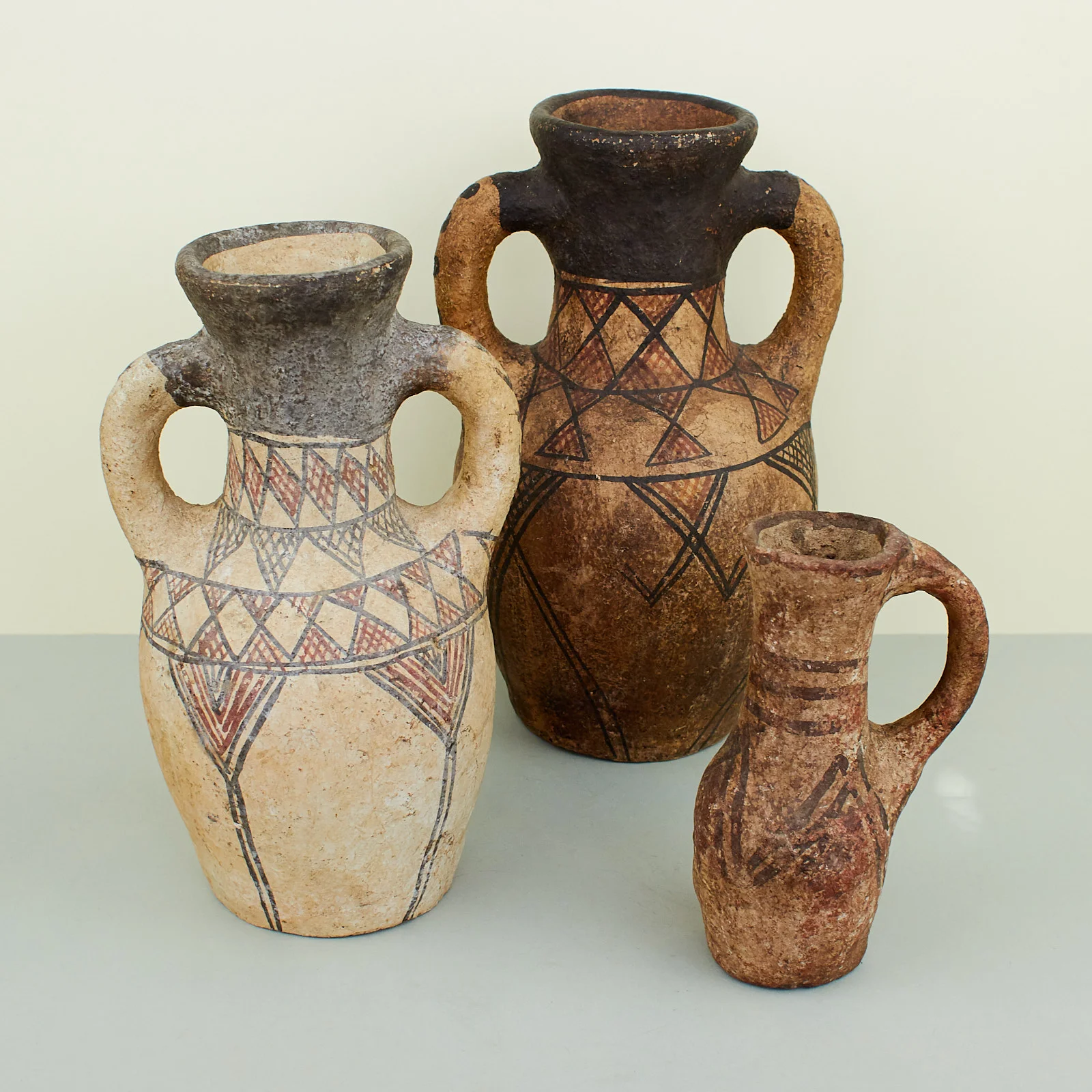 A NEW TRIBE FOUND ANTIQUE VASE ABC GROUP 02.jpg