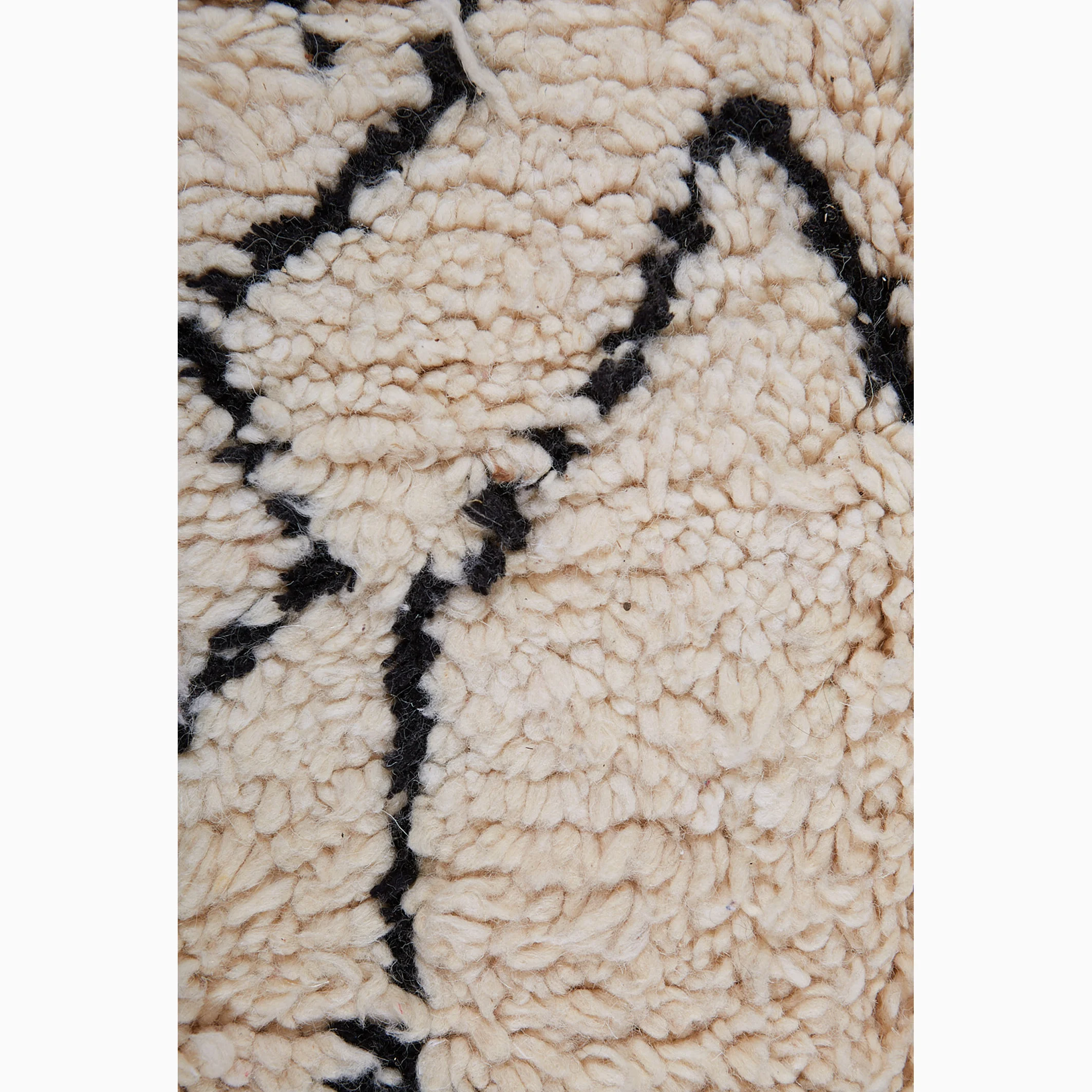 -A NEW TRIBE VINTAGE BERBER RUG 347B.jpg