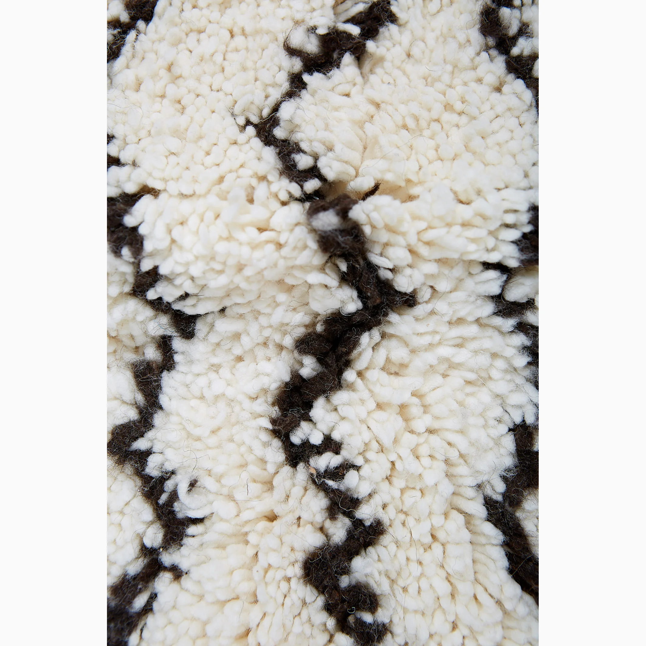 -A NEW TRIBE VINTAGE BERBER RUG 375B.jpg